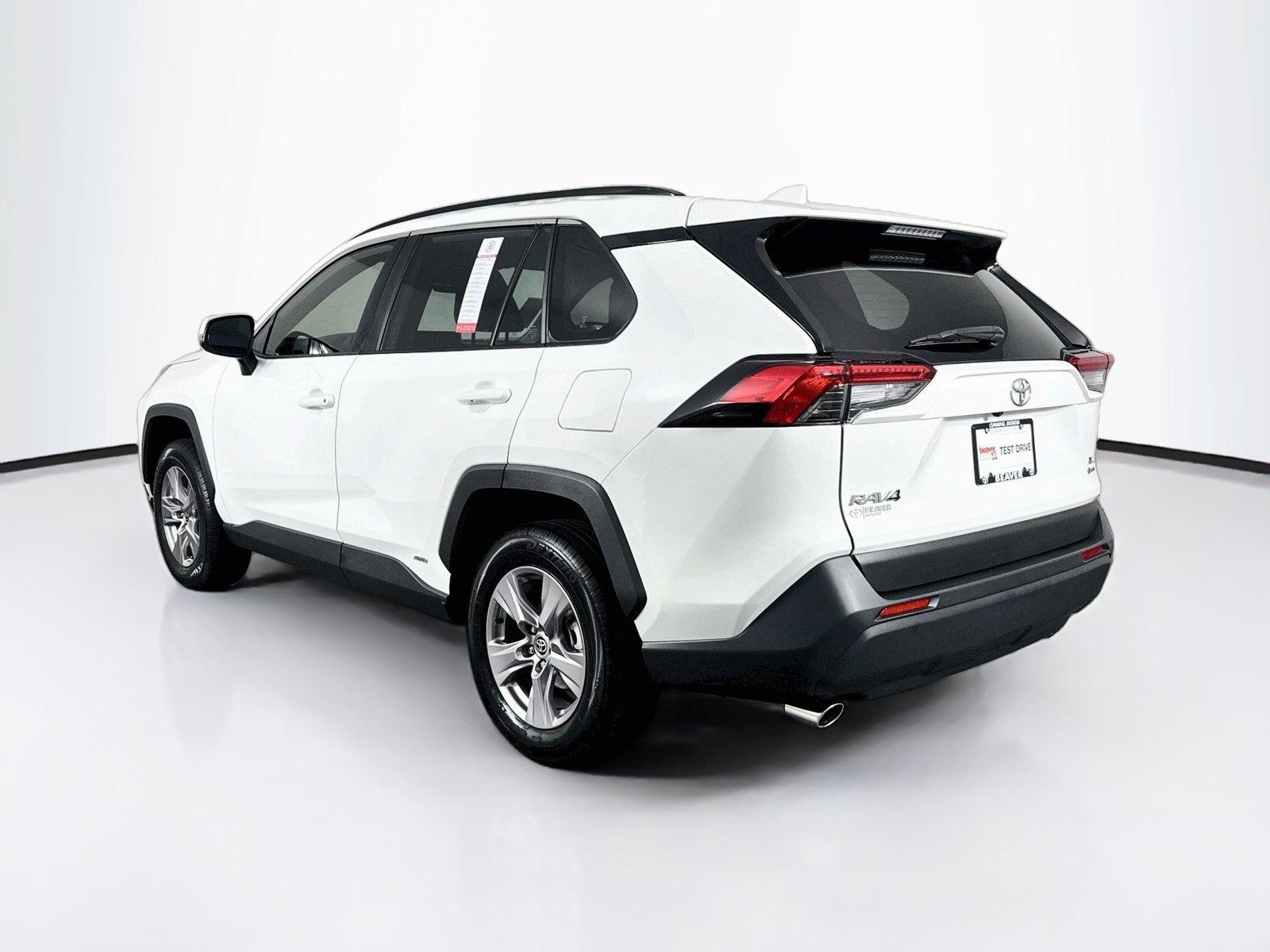 2025 Toyota RAV4 Hybrid XLE photo 11