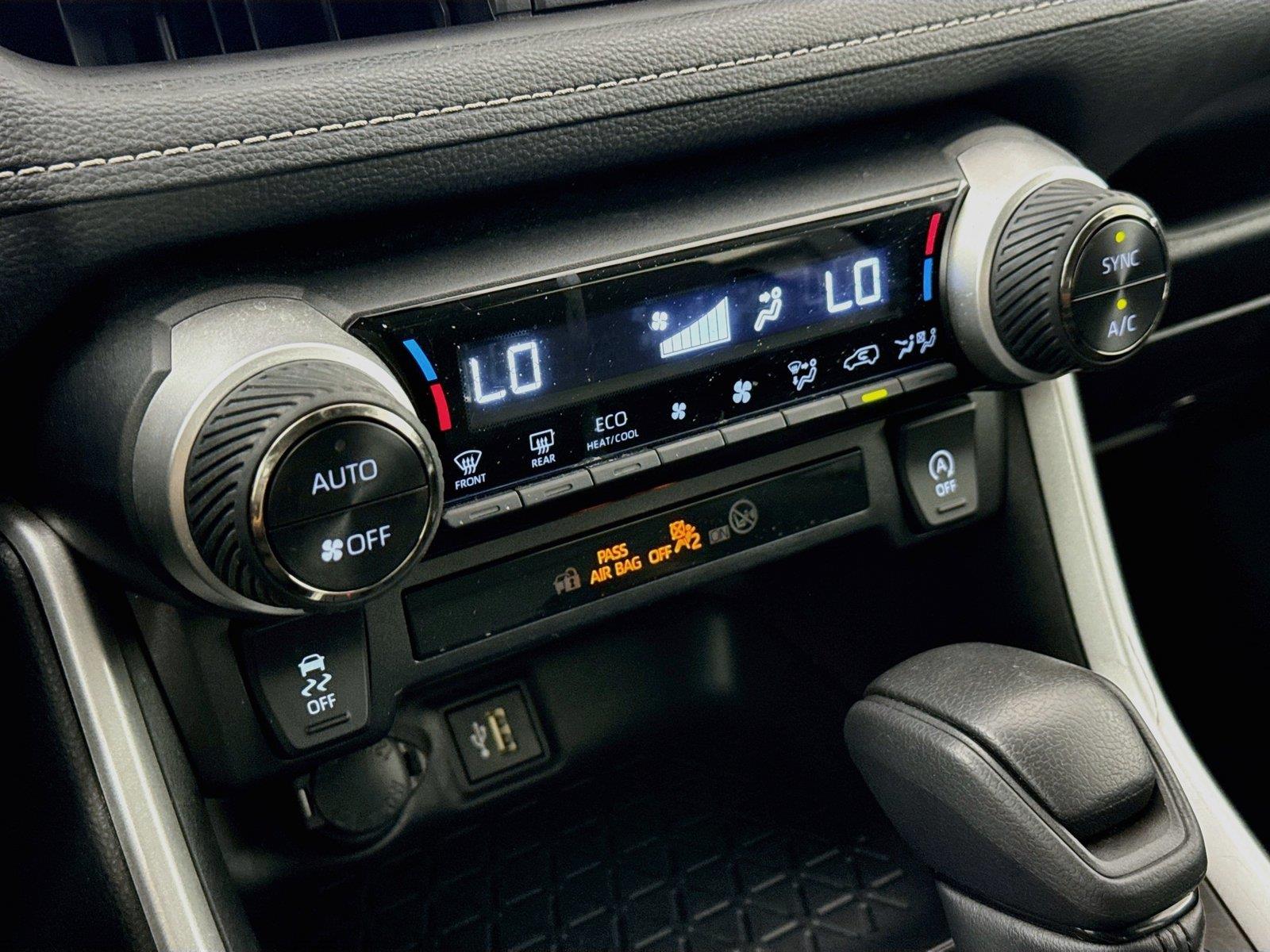 2024 Toyota RAV4 XLE photo 23