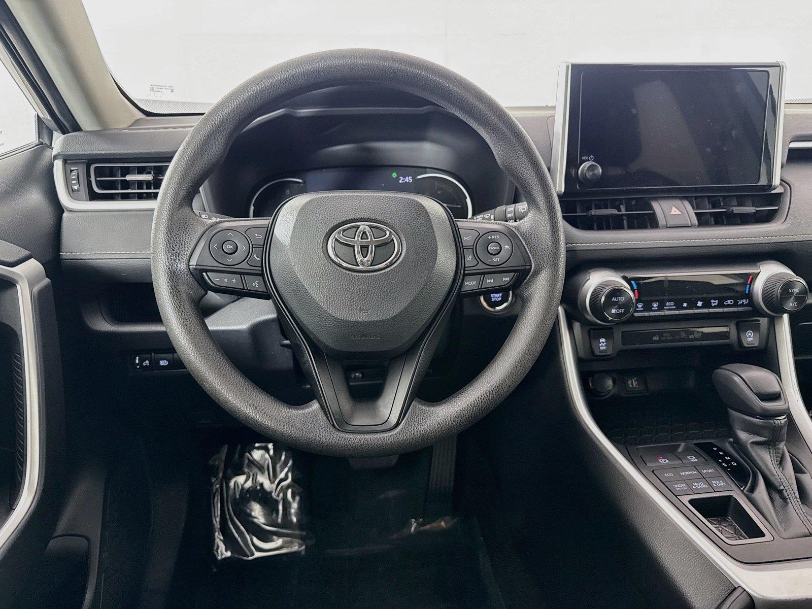2024 Toyota RAV4 XLE photo 28