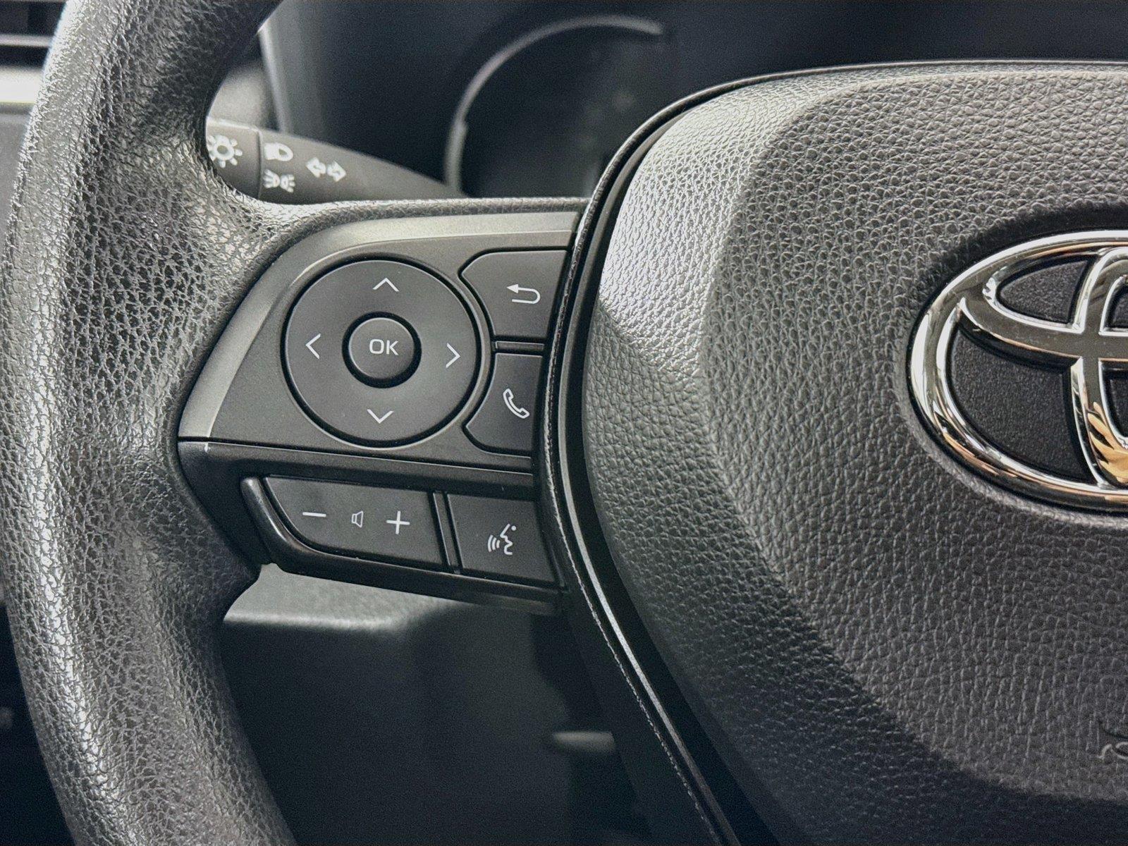 2025 Toyota RAV4 Hybrid XLE photo 16
