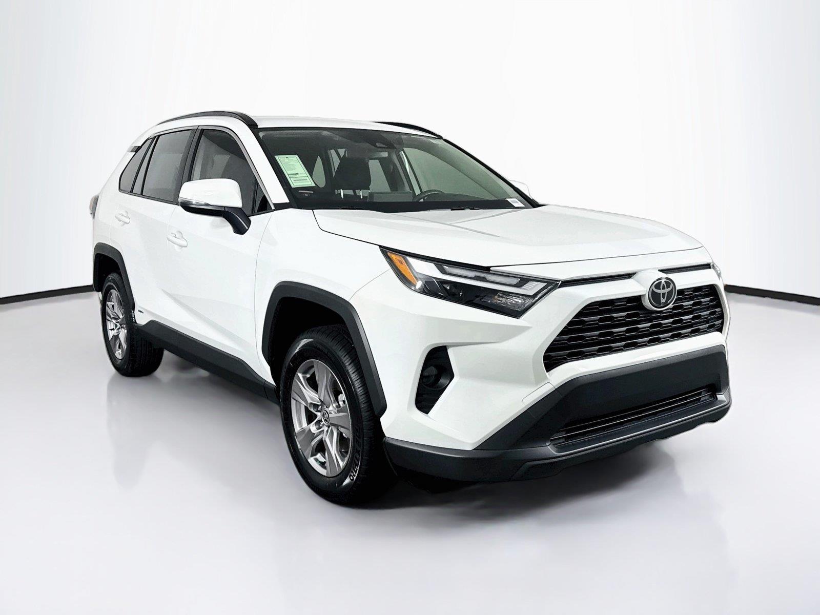 2025 Toyota RAV4 Hybrid XLE photo 8