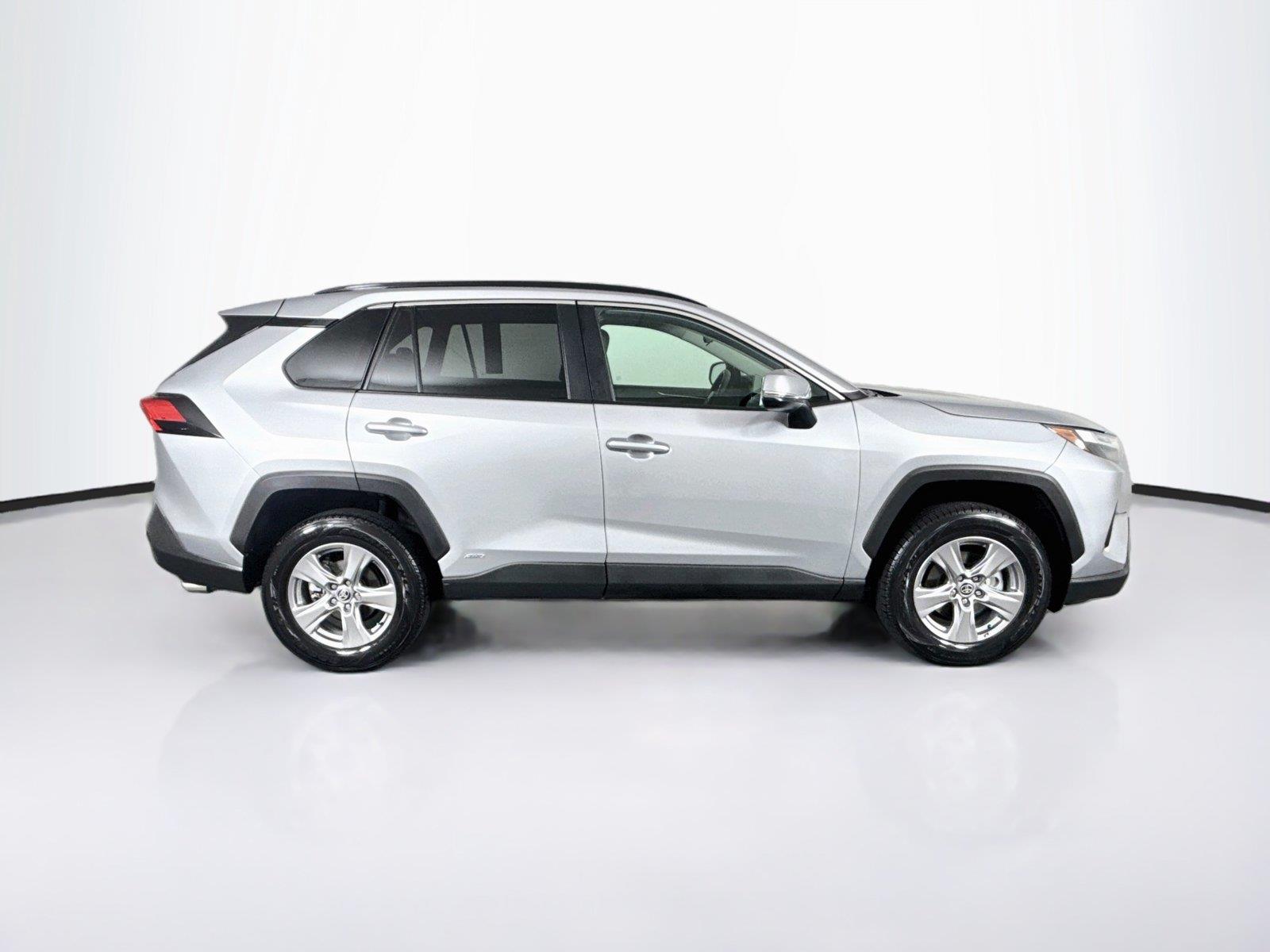 2025 Toyota RAV4 Hybrid XLE photo 9