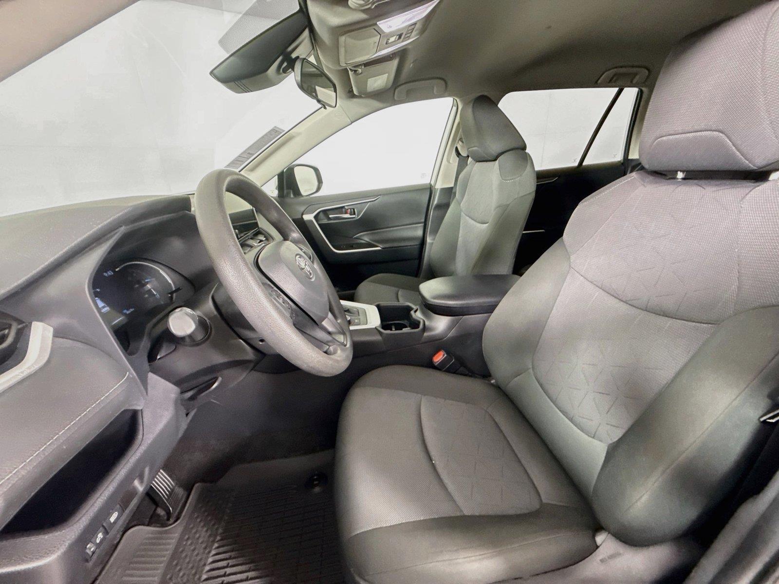 2025 Toyota RAV4 Hybrid XLE photo 2