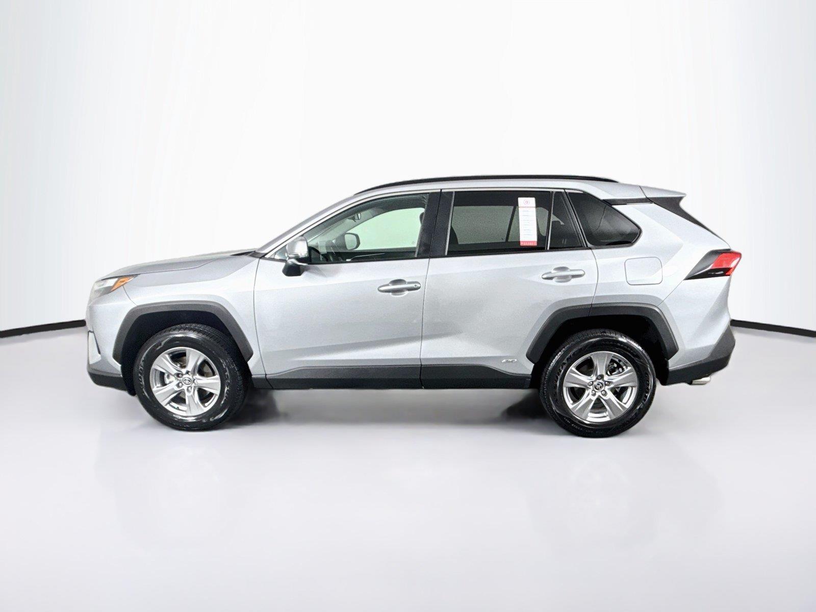 2025 Toyota RAV4 Hybrid XLE photo 12
