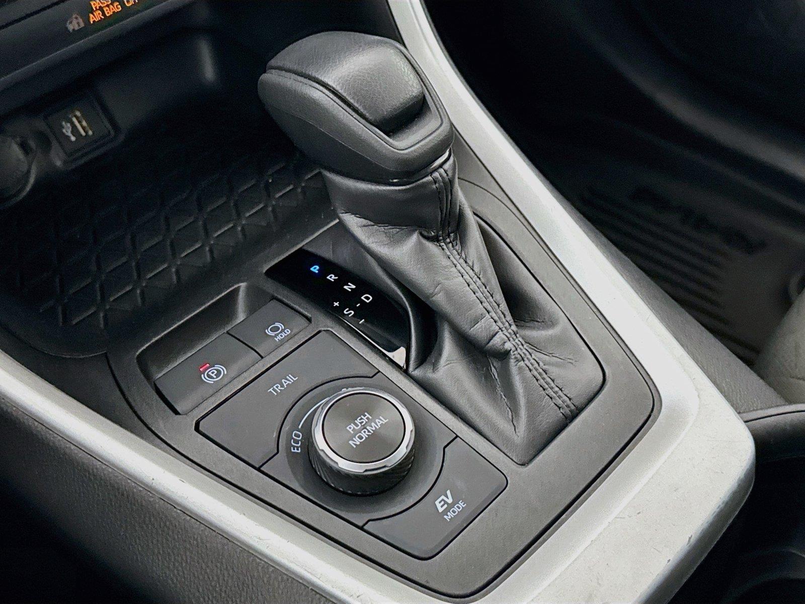 2025 Toyota RAV4 Hybrid XLE photo 24