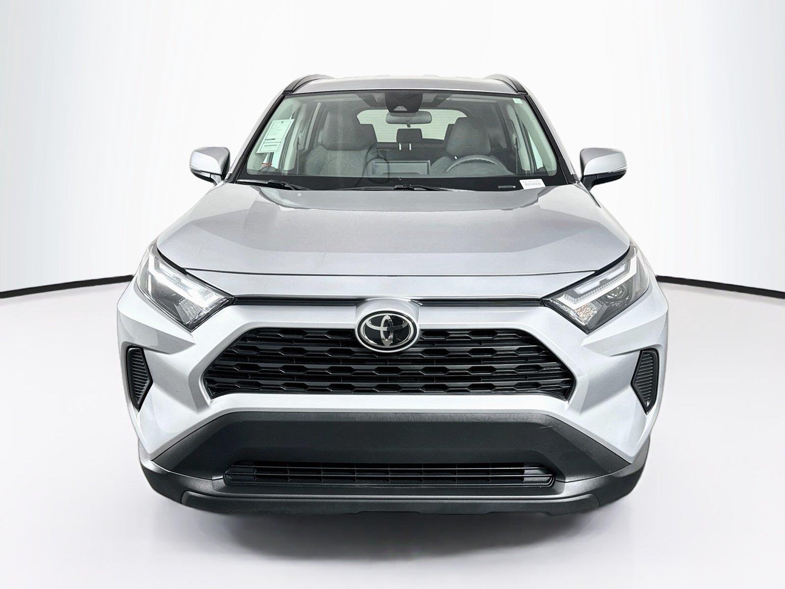 2025 Toyota RAV4 Hybrid XLE photo 7