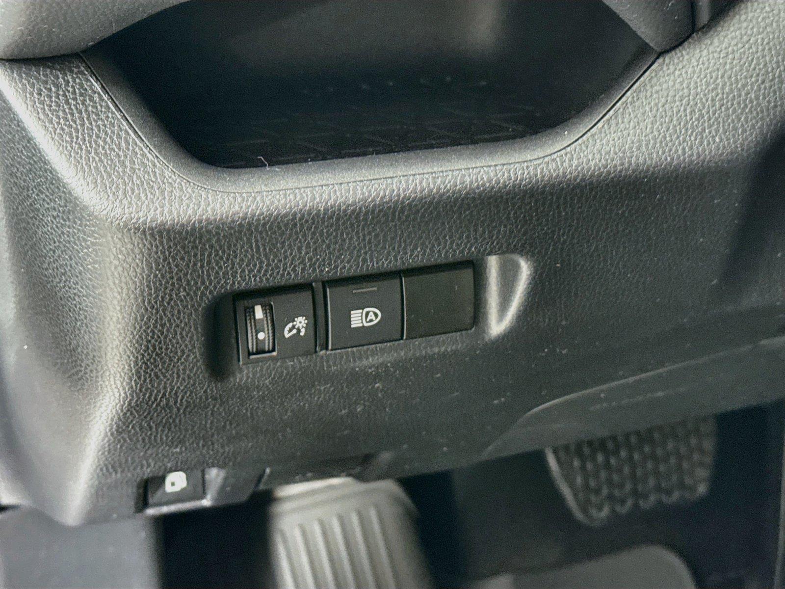 2025 Toyota RAV4 Hybrid XLE photo 14