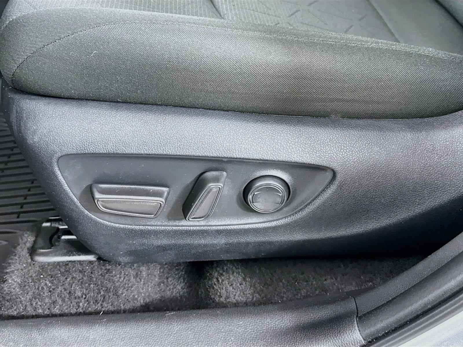 2025 Toyota RAV4 Hybrid XLE photo 28