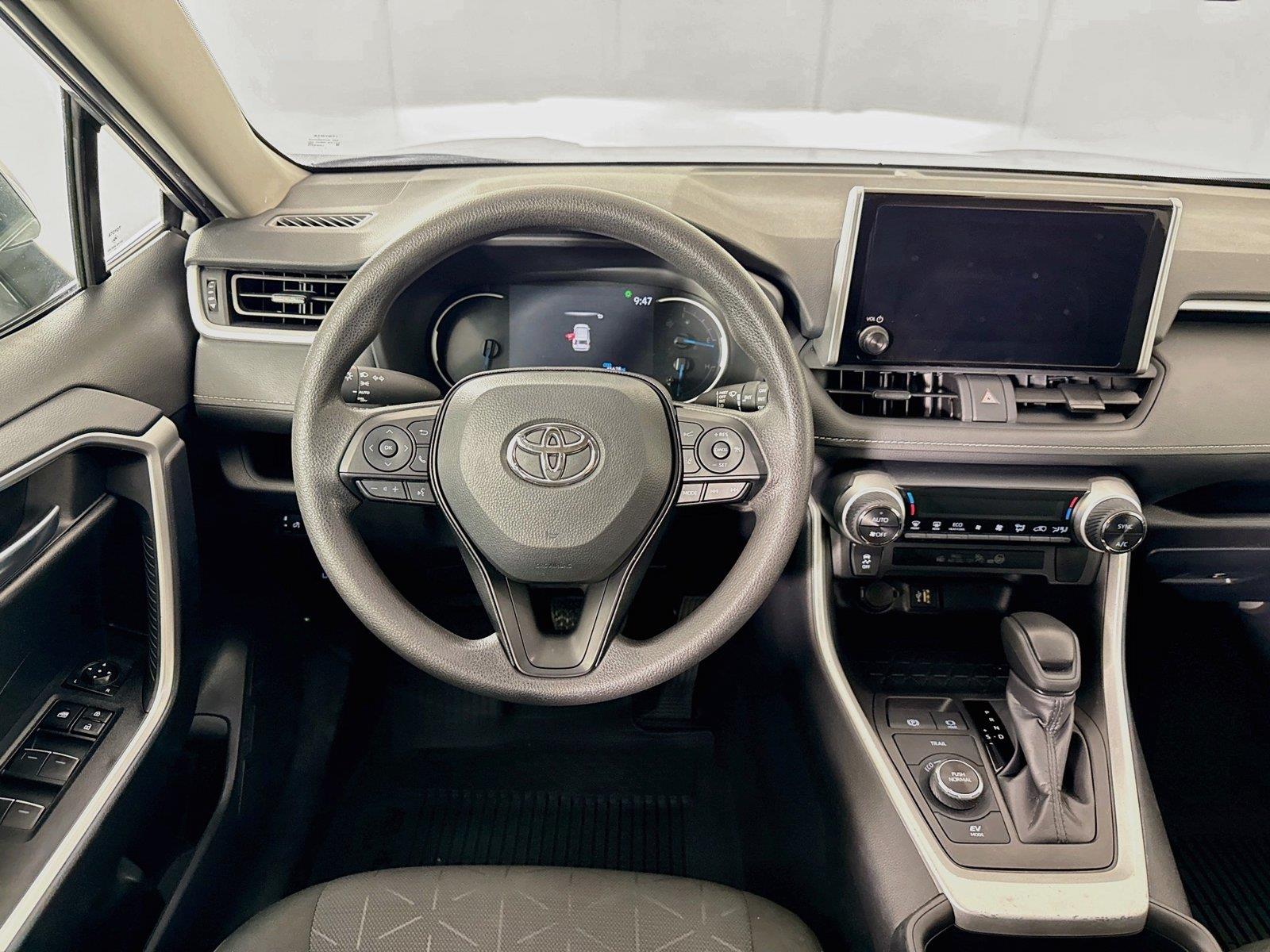 2025 Toyota RAV4 Hybrid XLE photo 30
