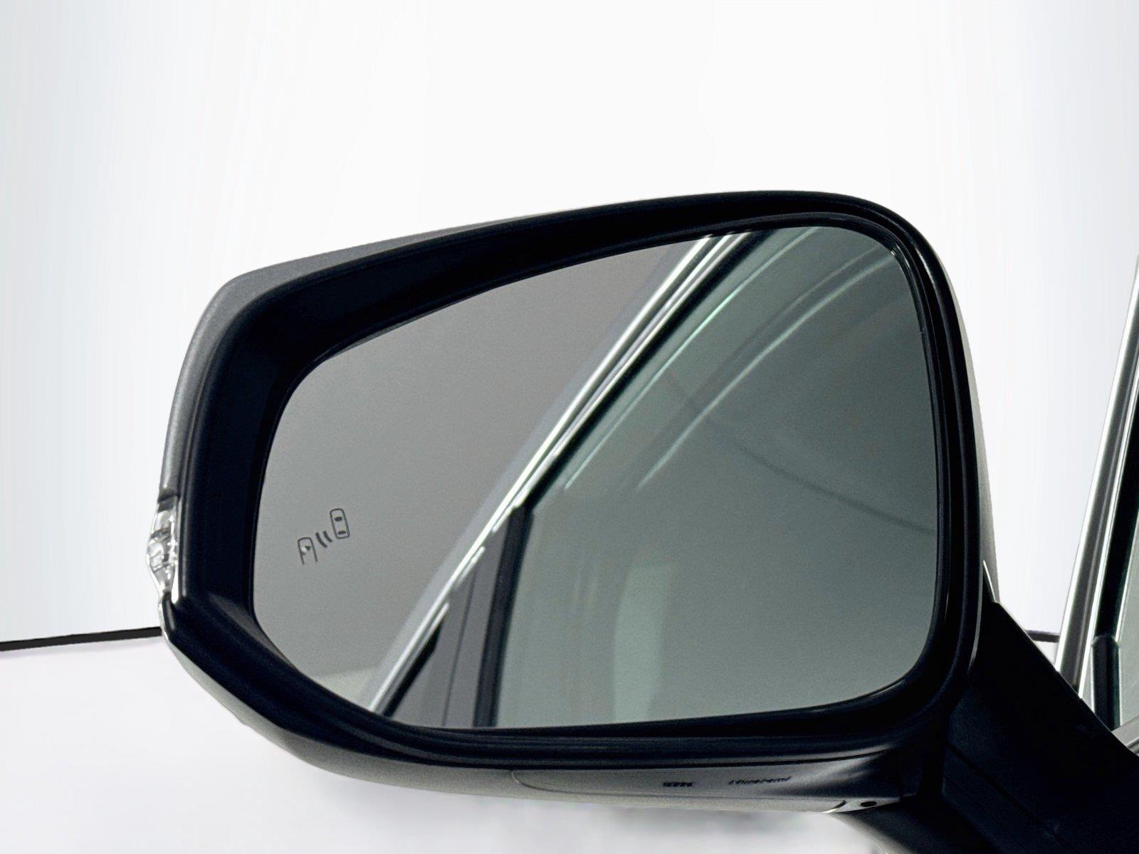 2025 Toyota RAV4 Hybrid XLE photo 4