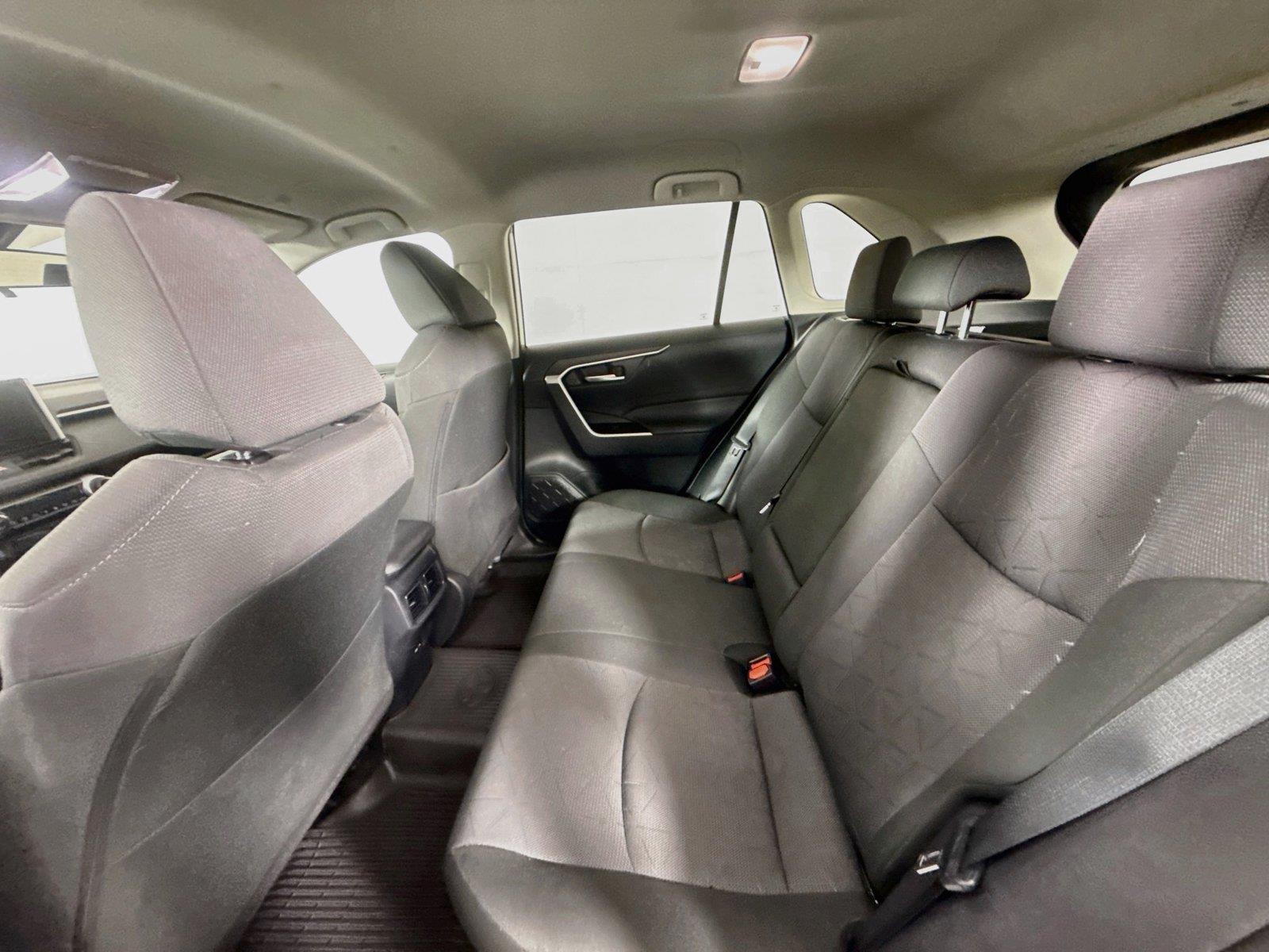 2025 Toyota RAV4 Hybrid XLE photo 29