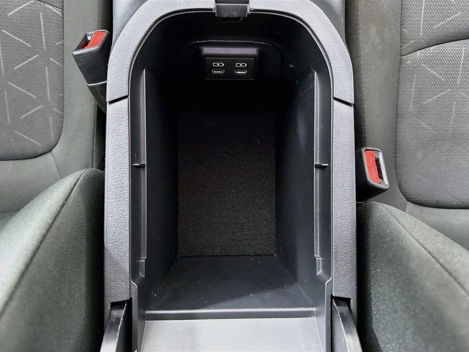 2025 Toyota RAV4 Hybrid XLE photo 32
