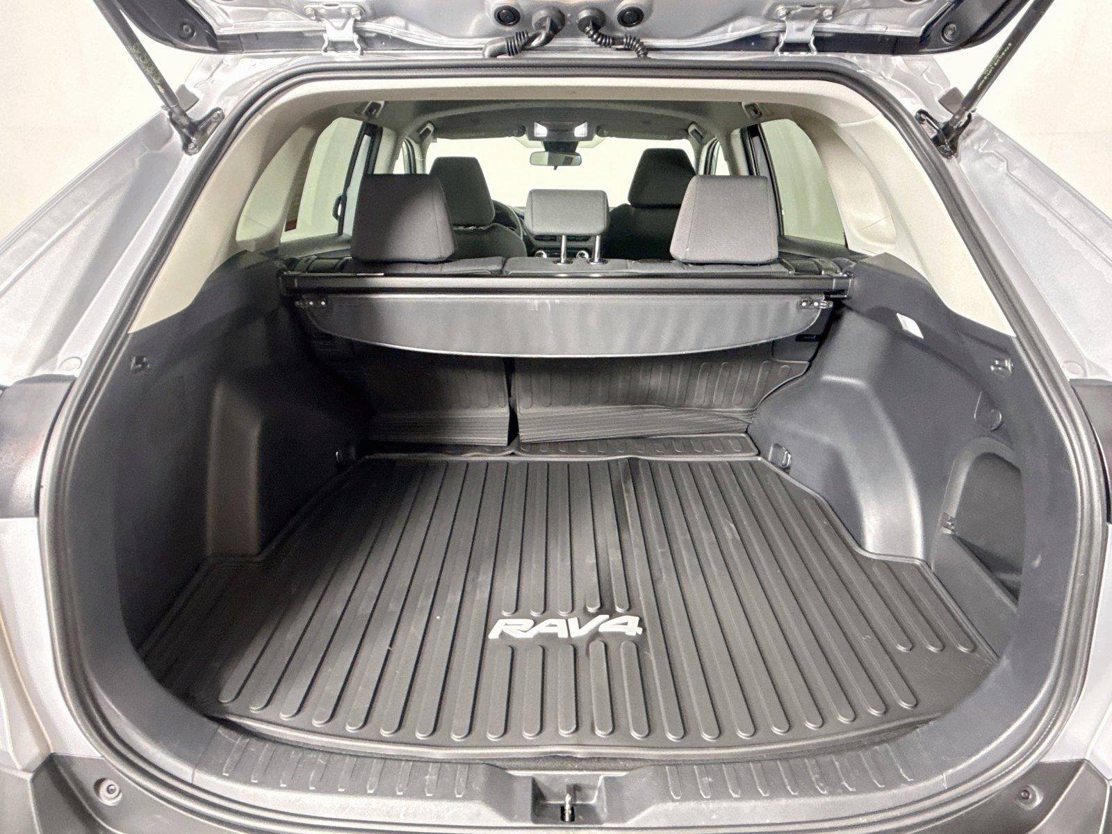 2025 Toyota RAV4 Hybrid XLE photo 37