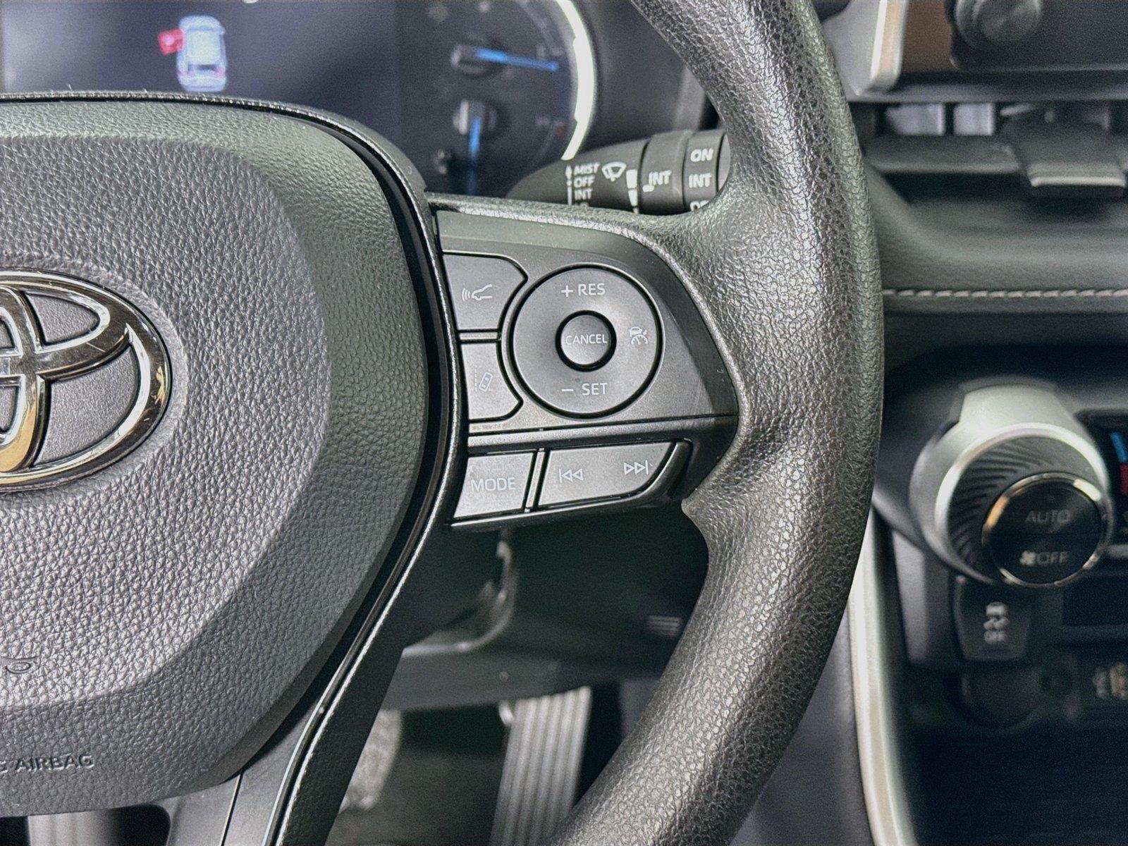 2025 Toyota RAV4 Hybrid XLE photo 17