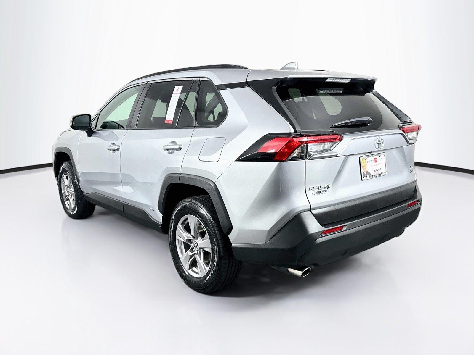 2025 Toyota RAV4 Hybrid XLE photo 11
