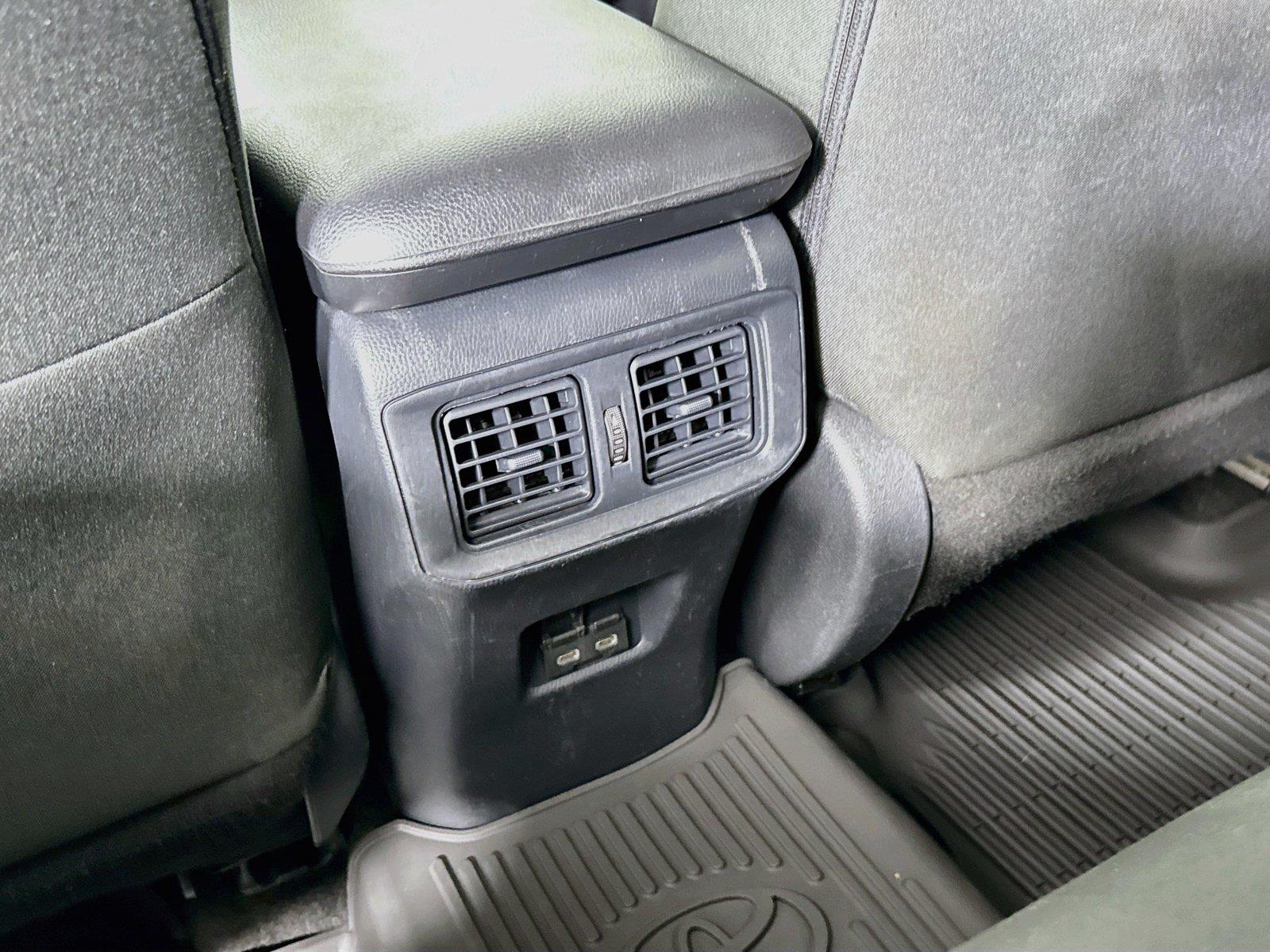2025 Toyota RAV4 Hybrid XLE photo 34