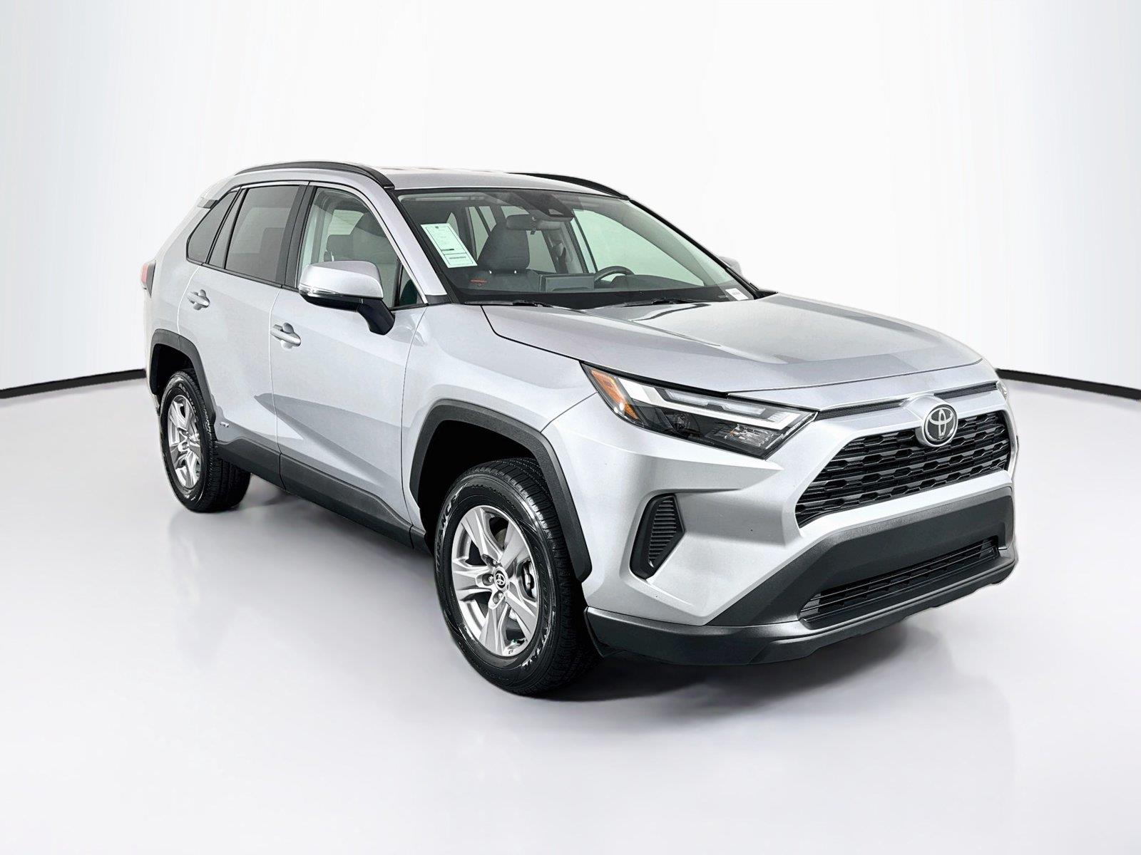 2025 Toyota RAV4 Hybrid XLE photo 8