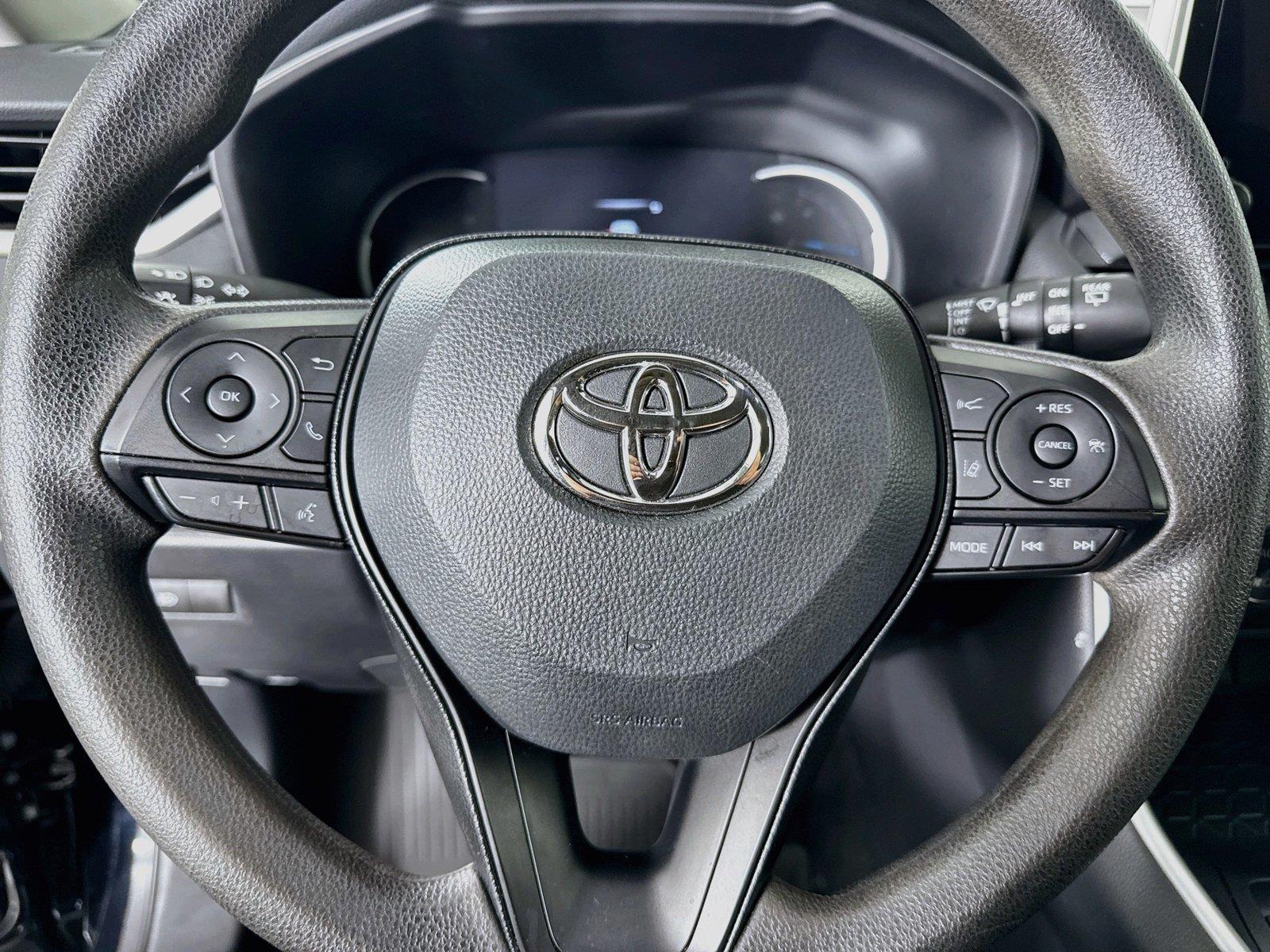 2025 Toyota RAV4 Hybrid XLE photo 16