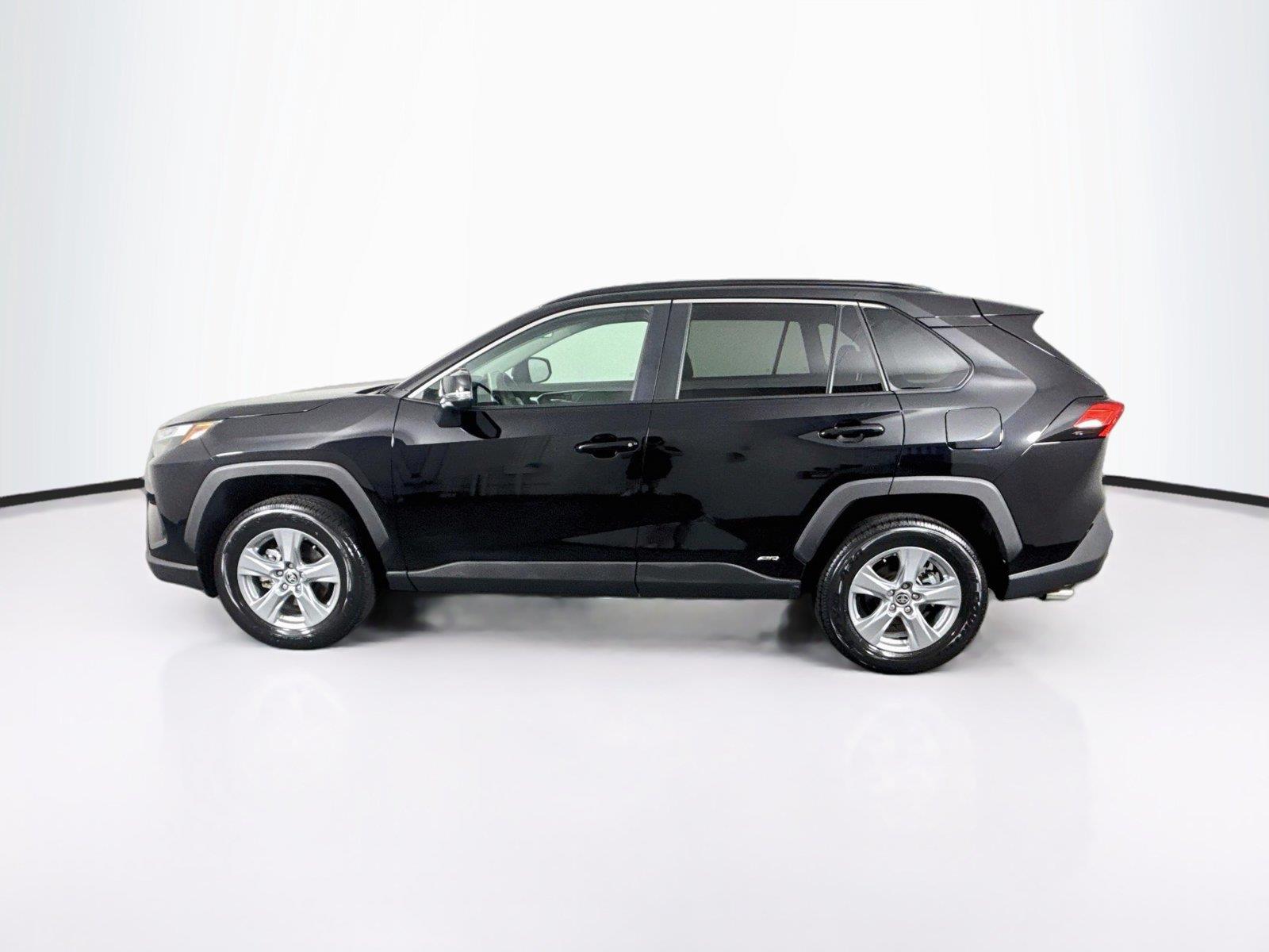 2025 Toyota RAV4 Hybrid XLE photo 13