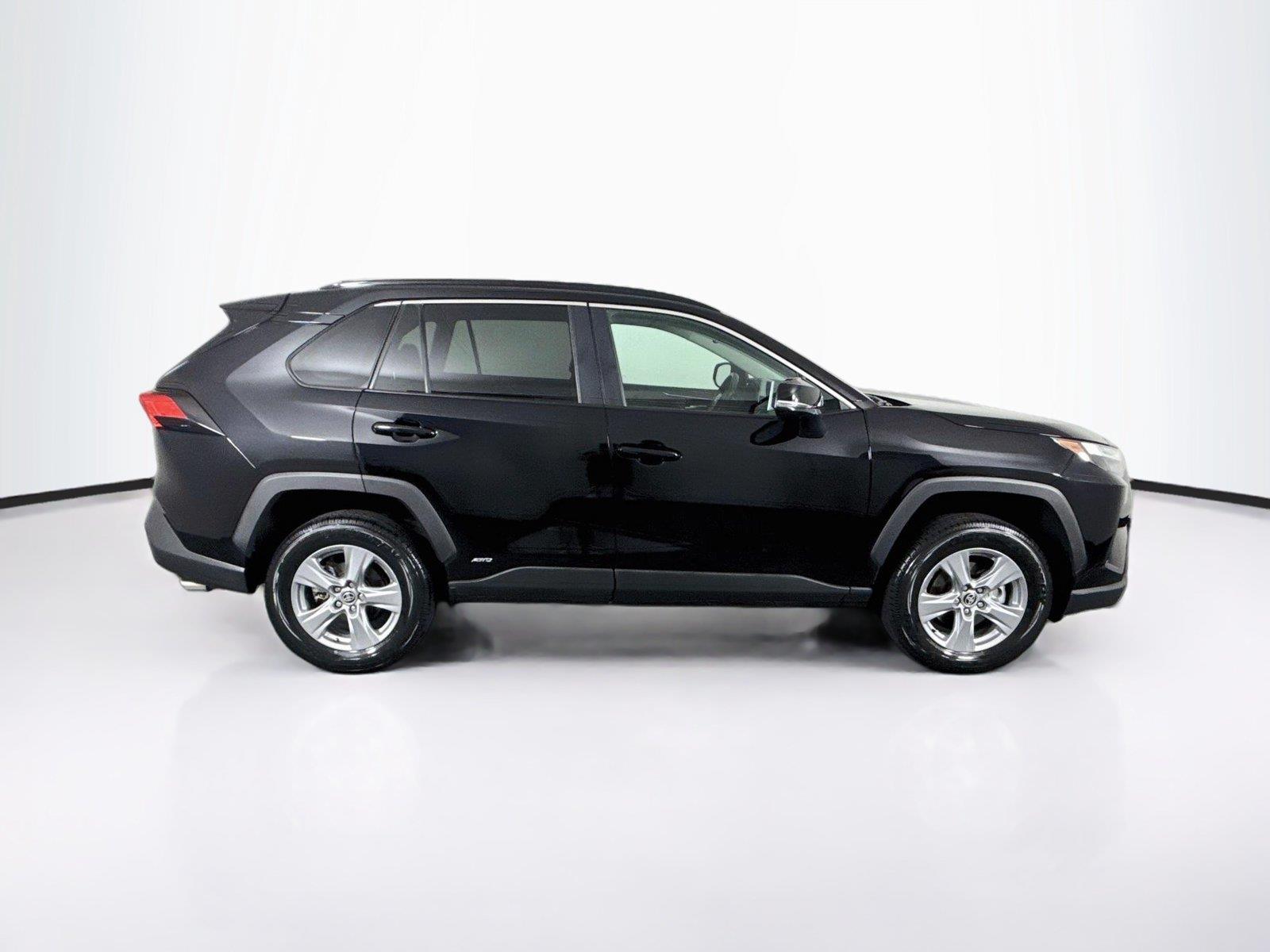 2025 Toyota RAV4 Hybrid XLE photo 10