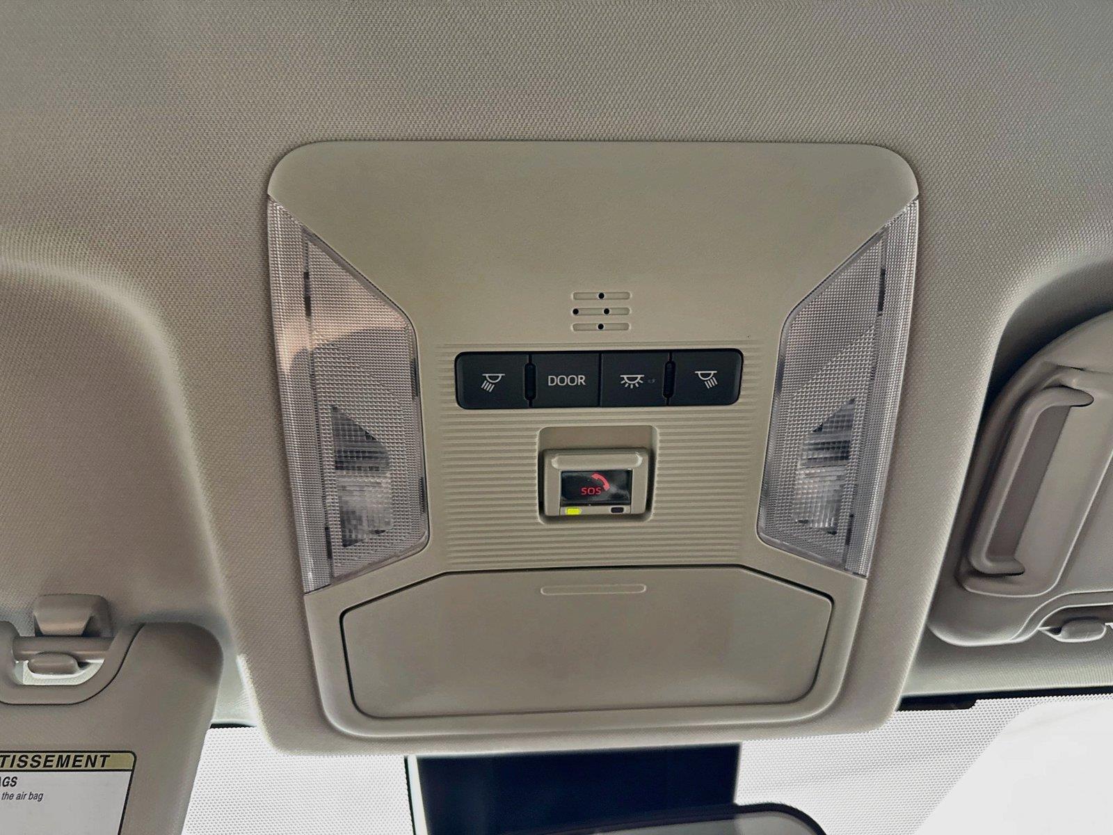 2025 Toyota RAV4 Hybrid XLE photo 5