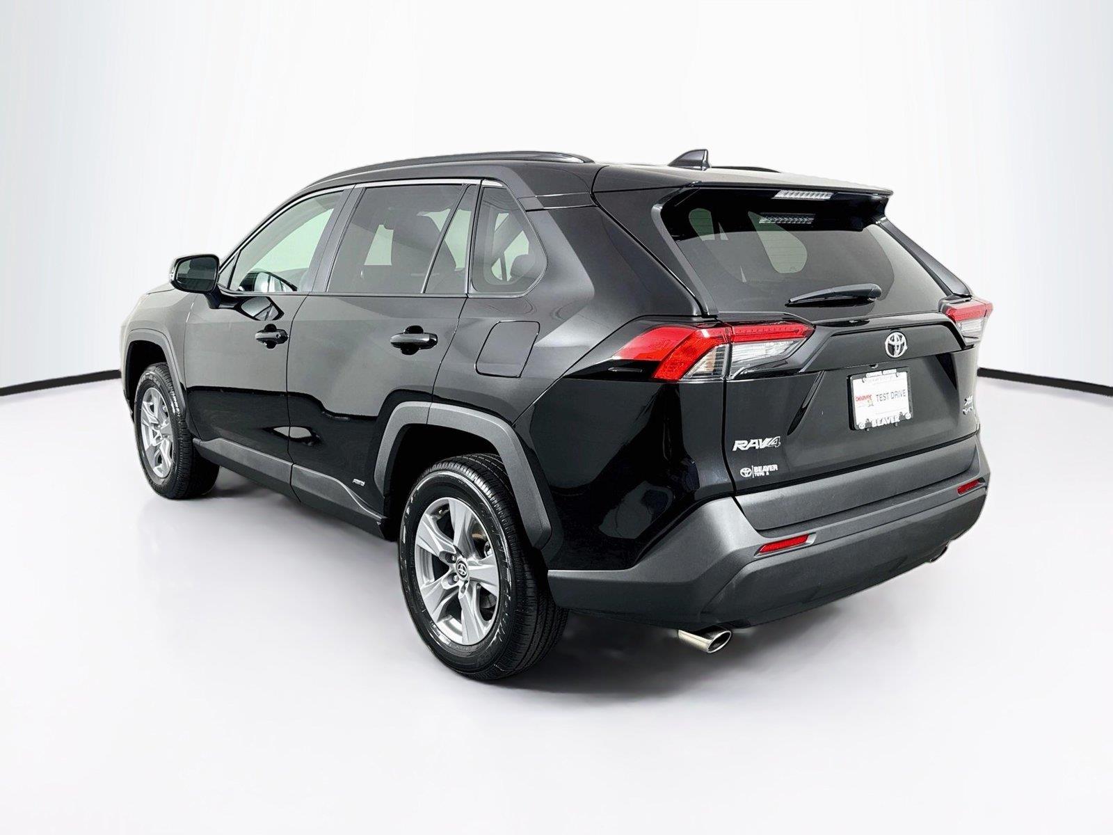 2025 Toyota RAV4 Hybrid XLE photo 12