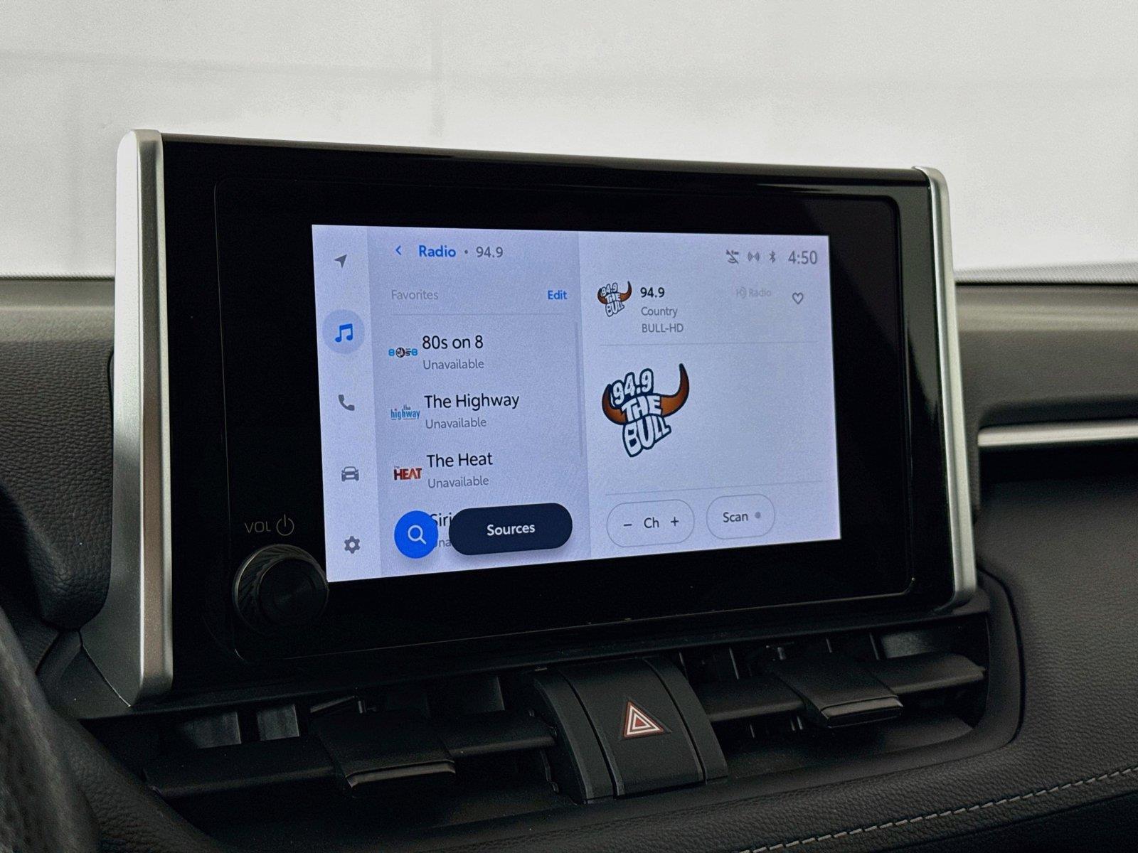 2025 Toyota RAV4 Hybrid XLE photo 22
