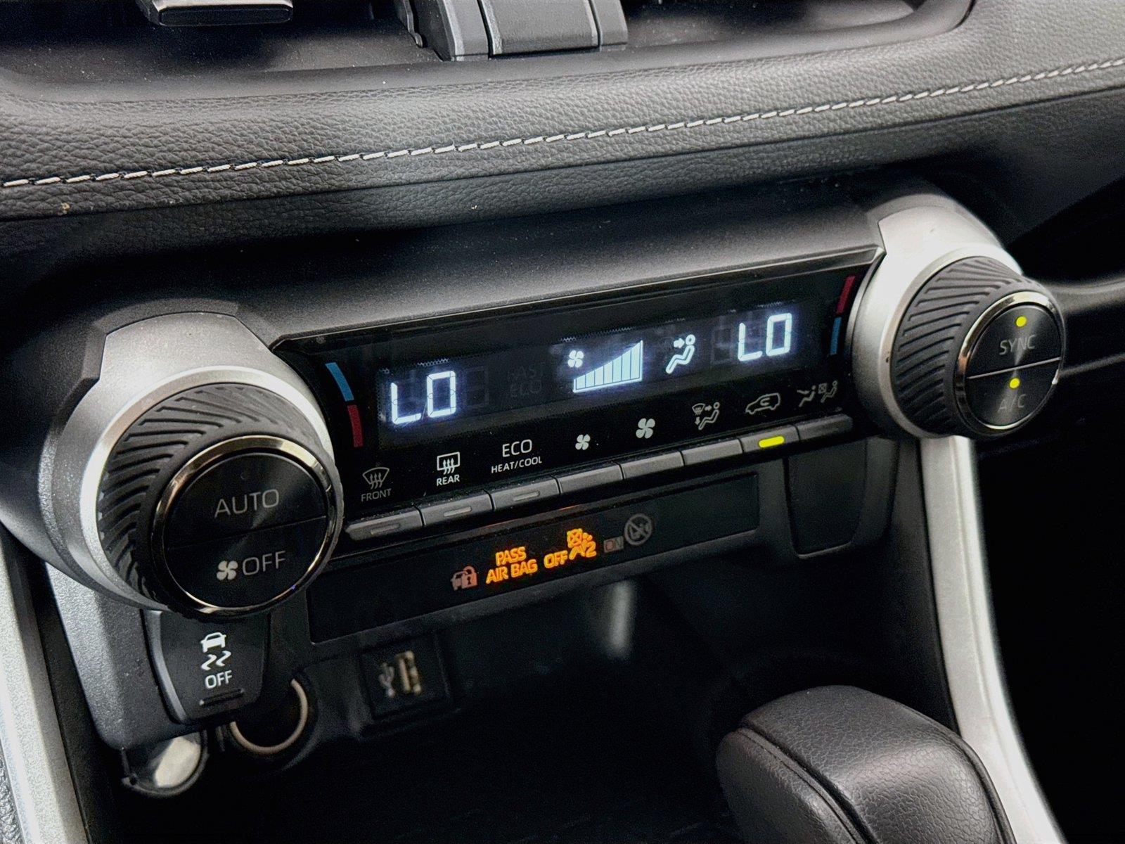 2025 Toyota RAV4 Hybrid XLE photo 24