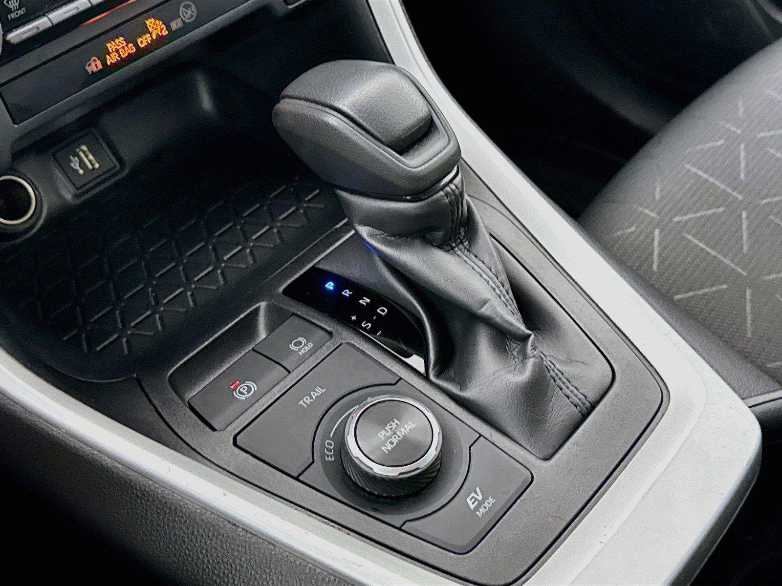 2025 Toyota RAV4 Hybrid XLE photo 25