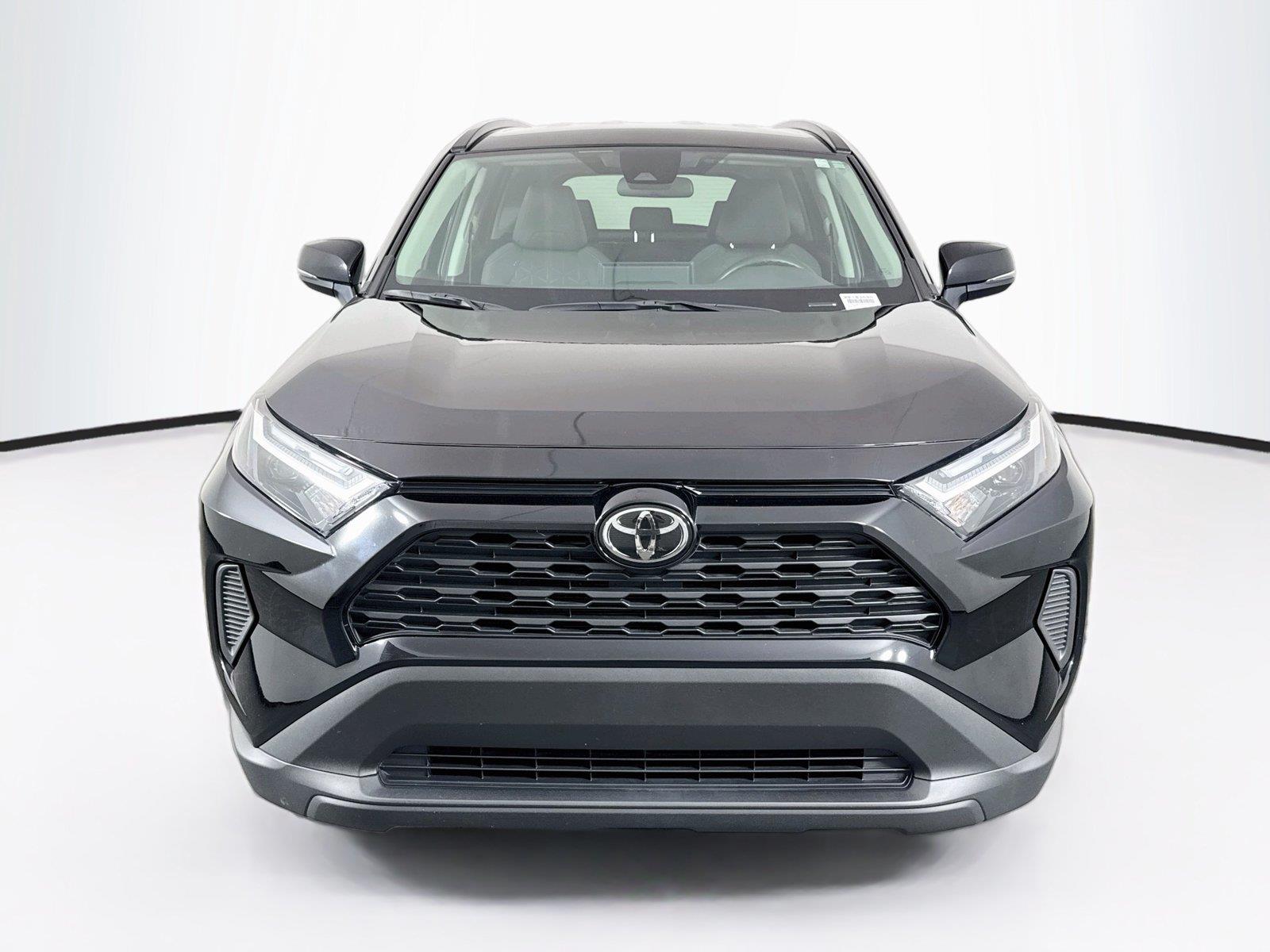 2025 Toyota RAV4 Hybrid XLE photo 7