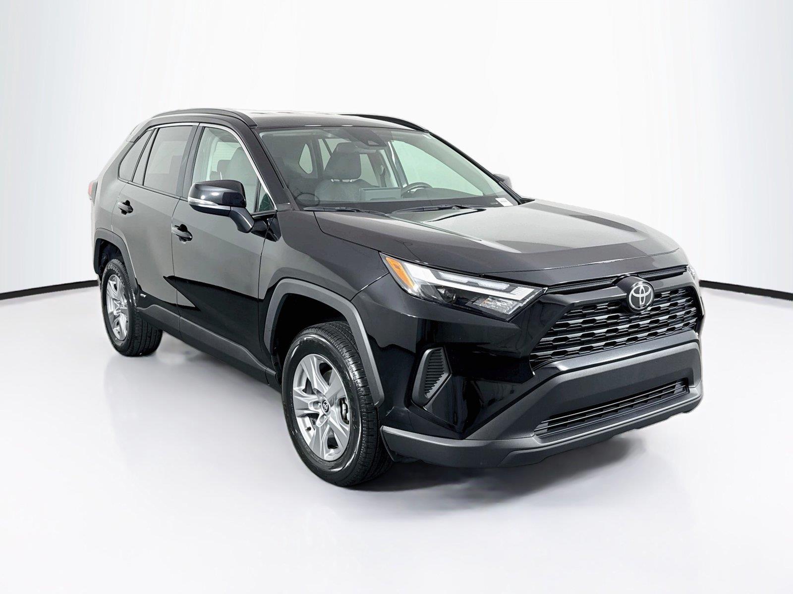2025 Toyota RAV4 Hybrid XLE photo 8