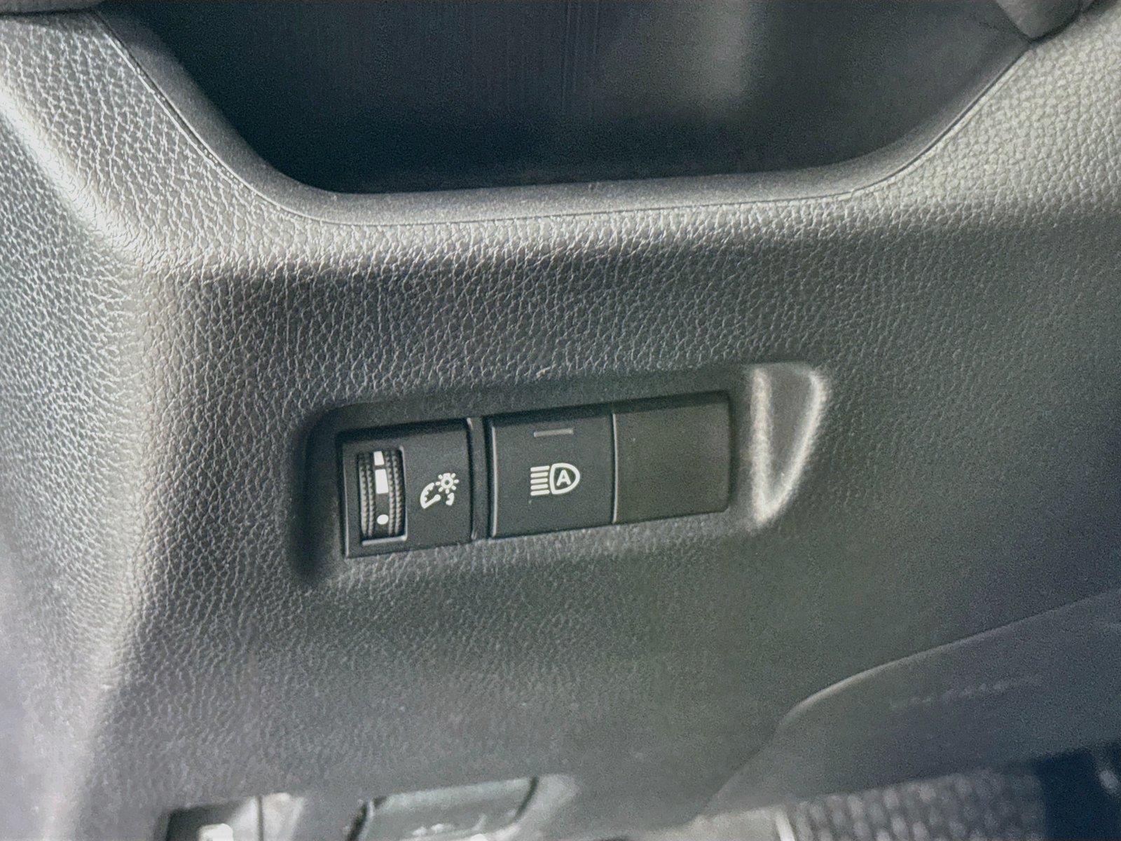 2025 Toyota RAV4 Hybrid XLE photo 15