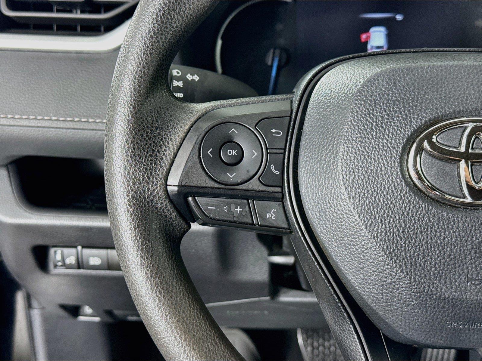 2025 Toyota RAV4 Hybrid XLE photo 17