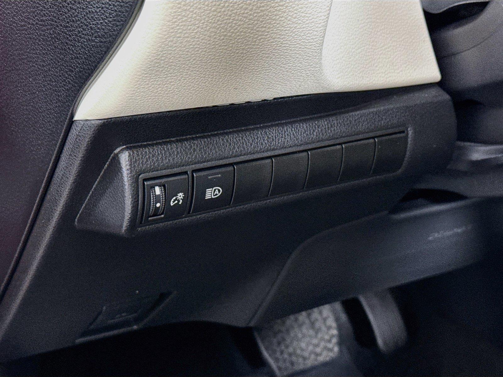2025 Toyota Corolla LE photo 14