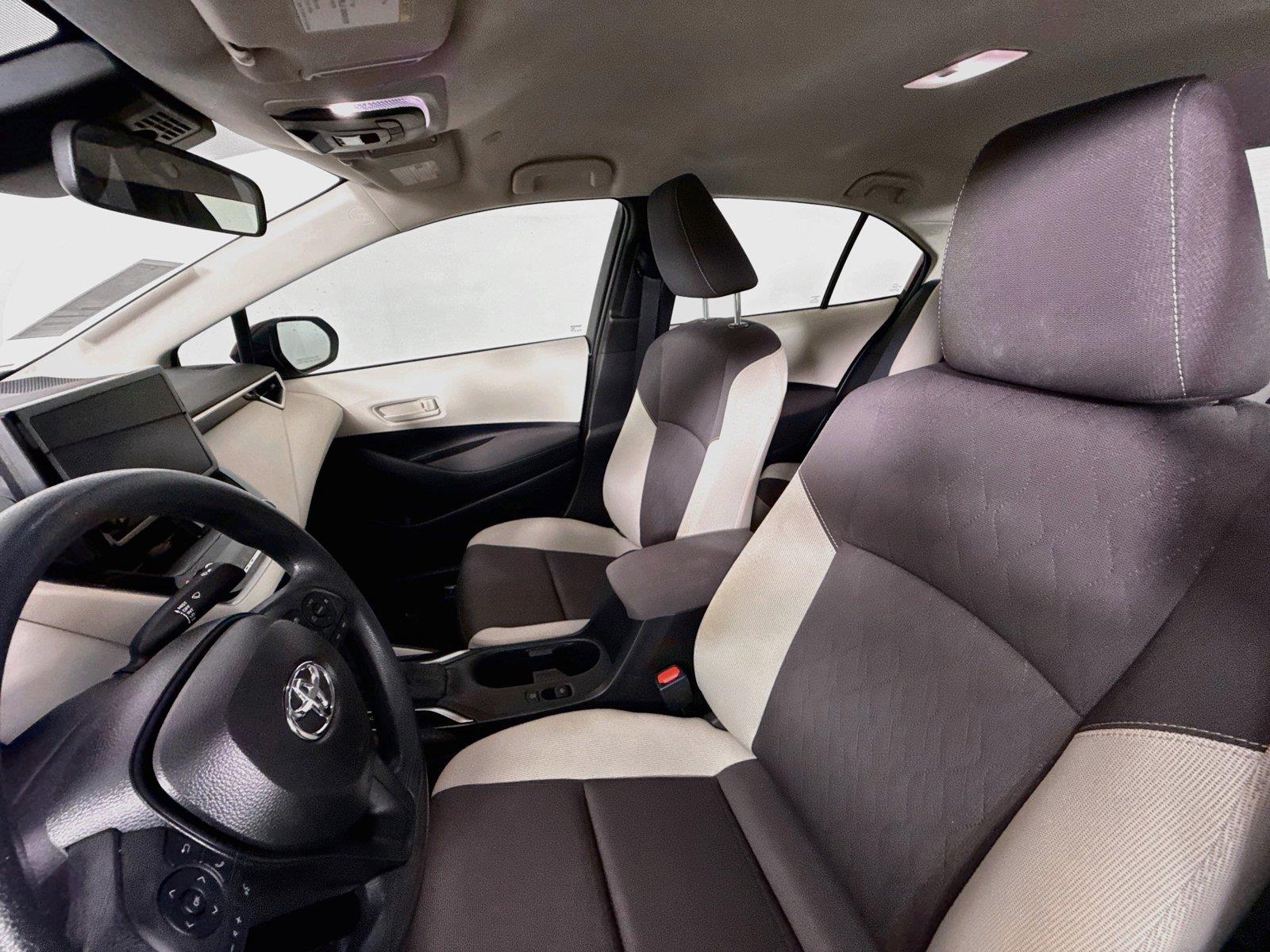 2025 Toyota Corolla LE photo 2