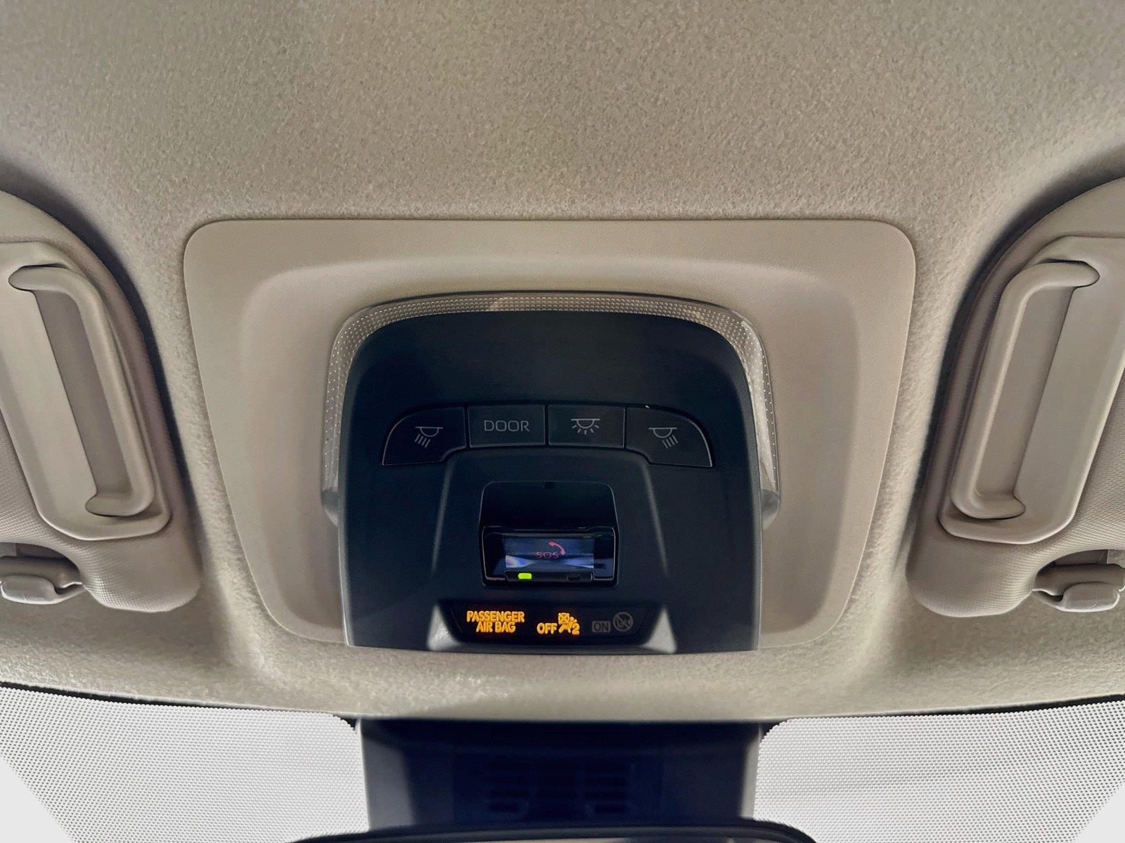 2025 Toyota Corolla LE photo 5