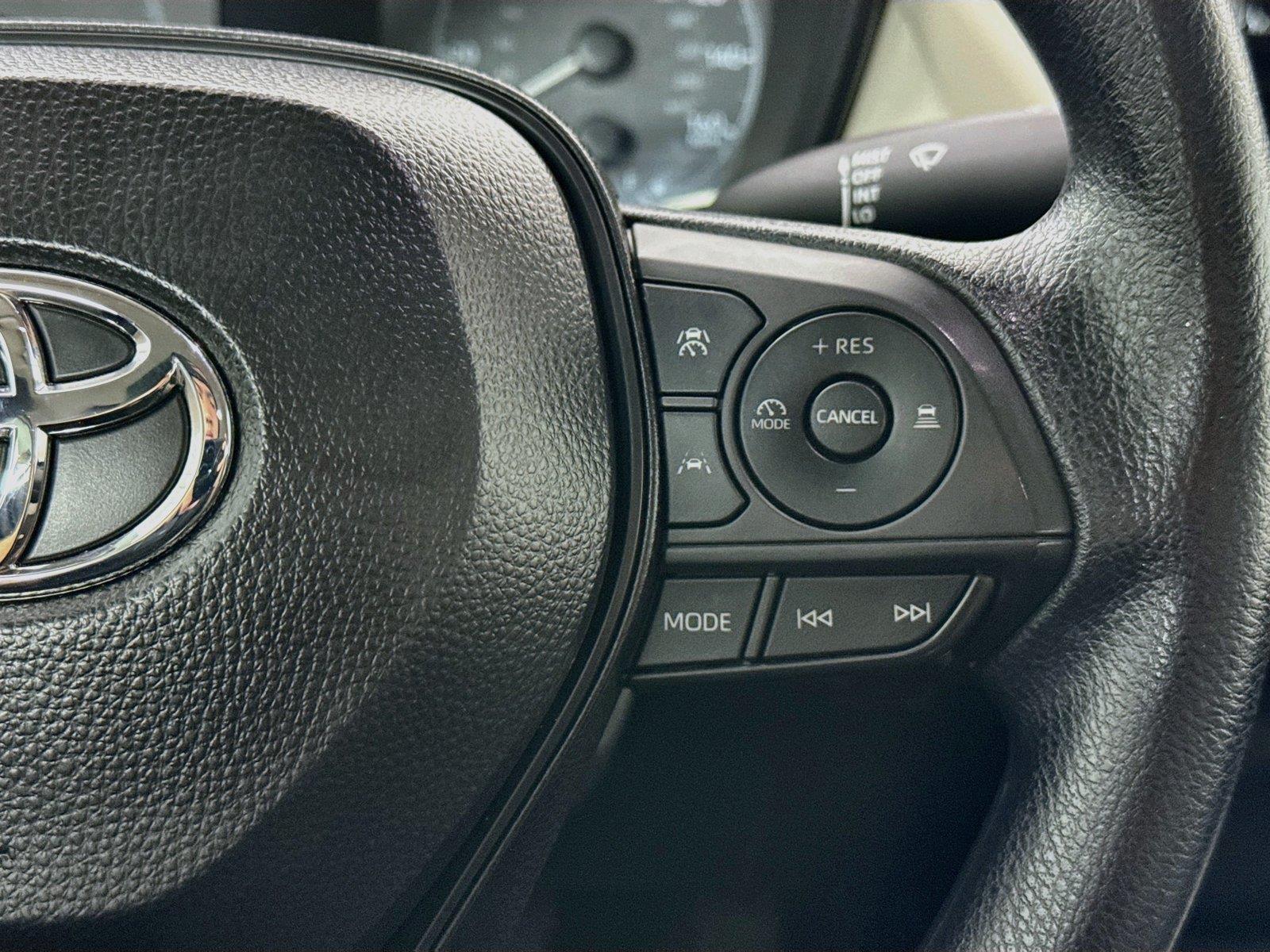 2025 Toyota Corolla LE photo 17