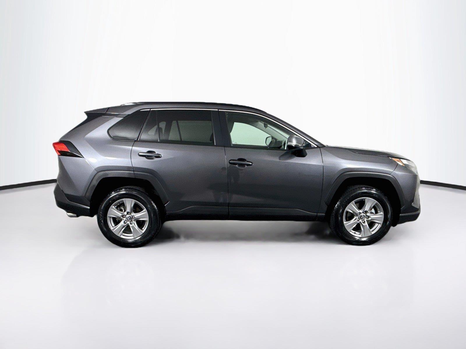 2025 Toyota RAV4 XLE photo 9