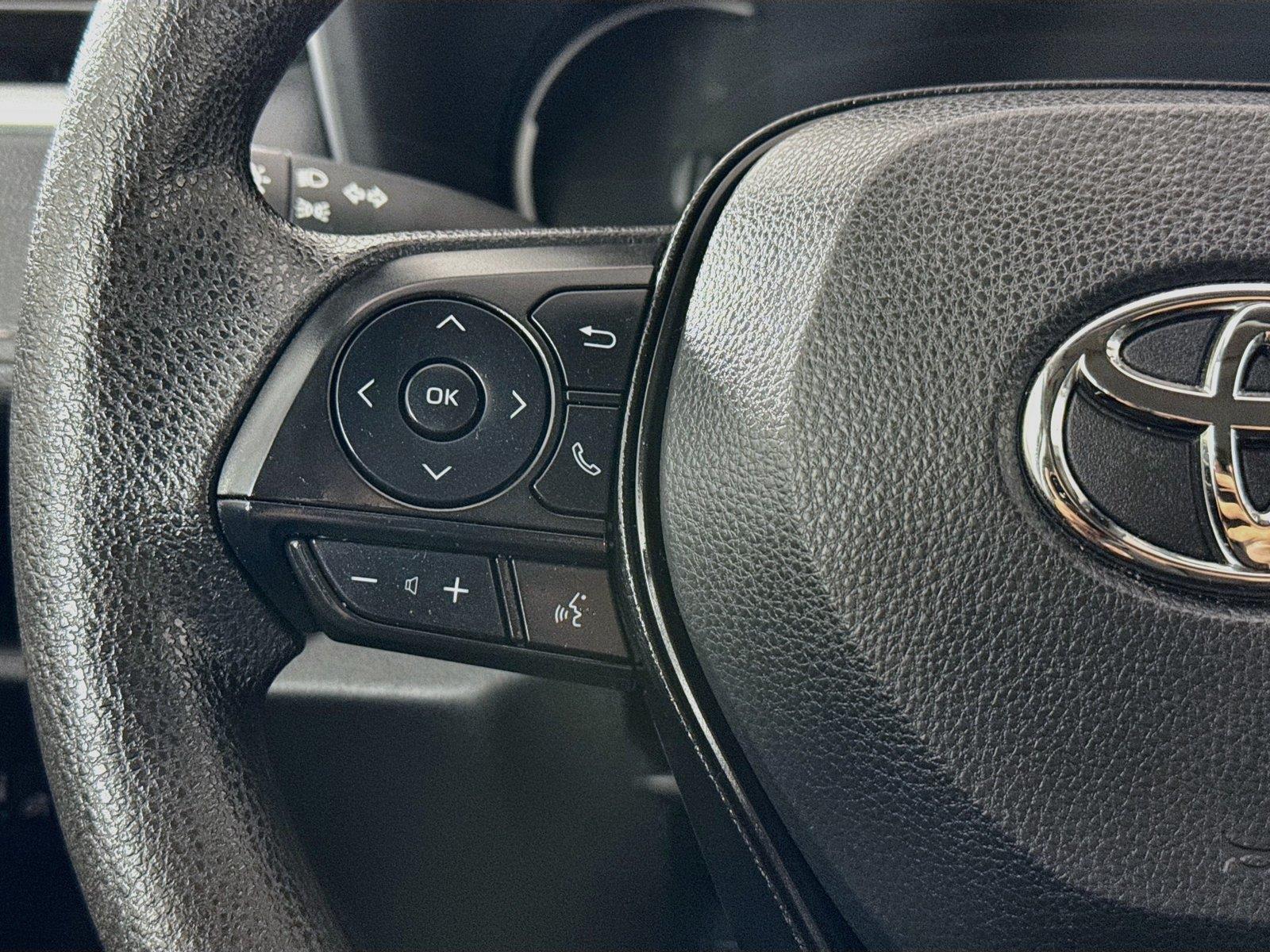 2025 Toyota RAV4 XLE photo 16