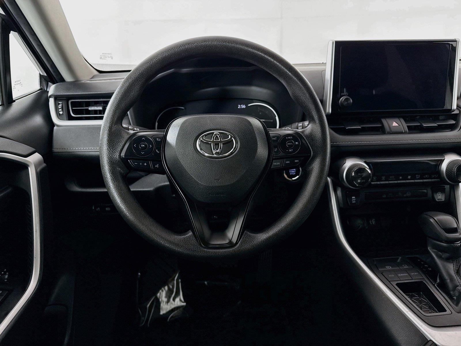2025 Toyota RAV4 XLE photo 28