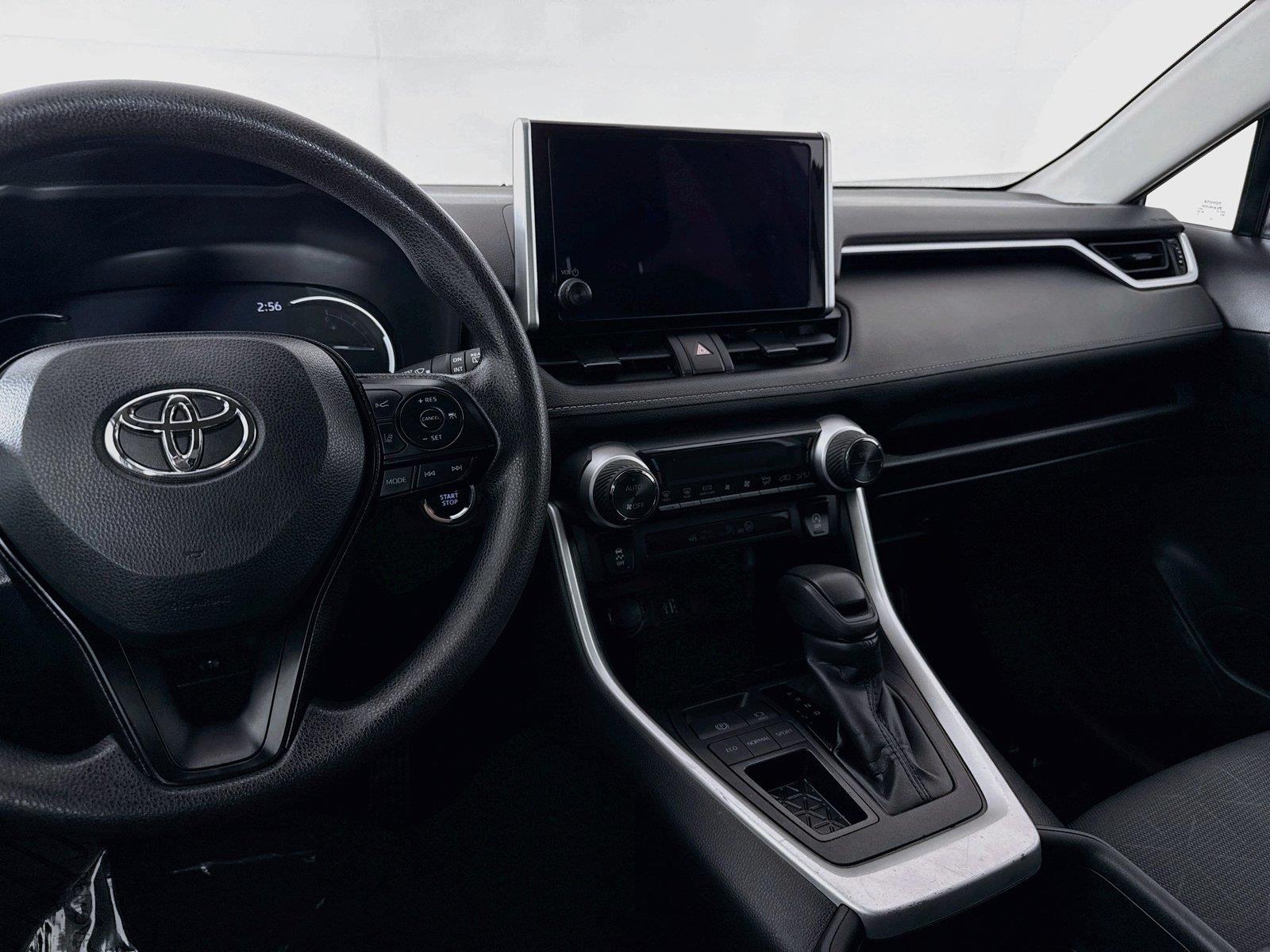 2025 Toyota RAV4 XLE photo 29