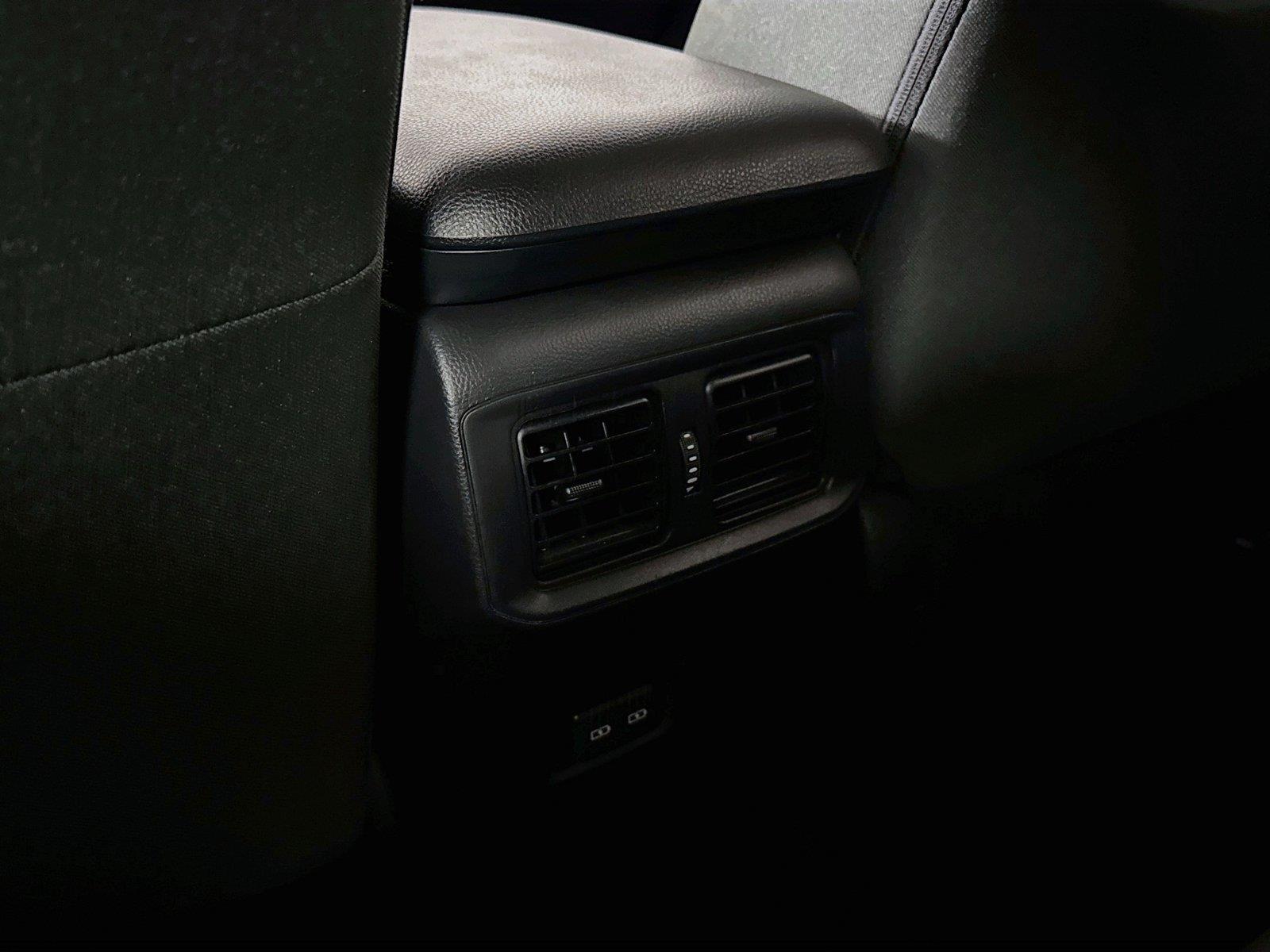 2025 Toyota RAV4 XLE photo 32