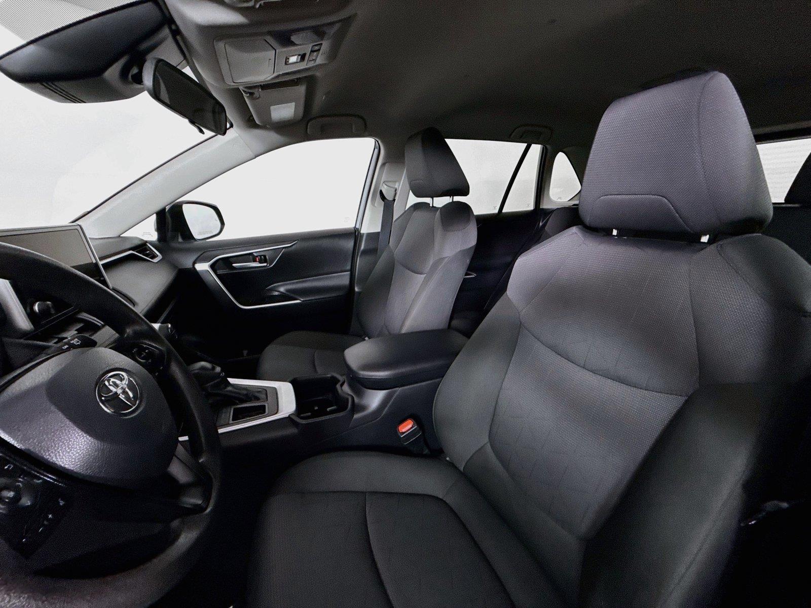 2025 Toyota RAV4 XLE photo 2