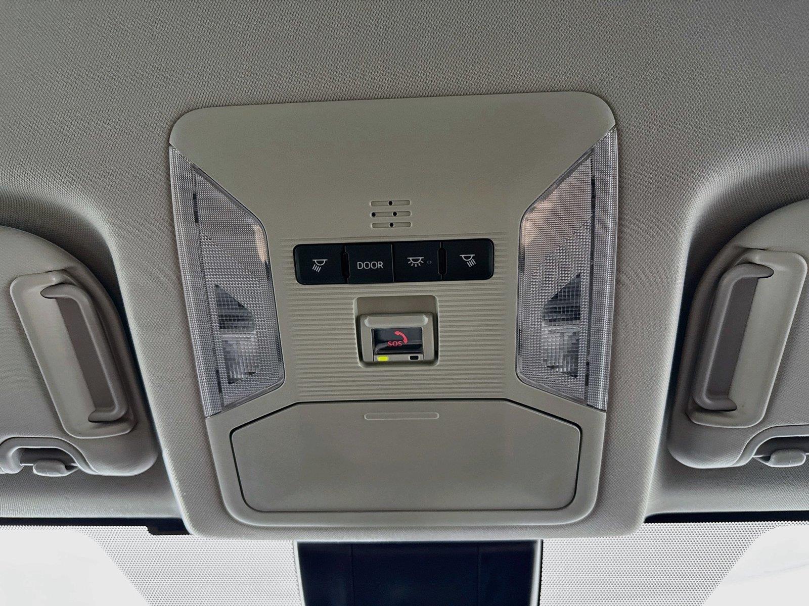 2025 Toyota RAV4 XLE photo 5