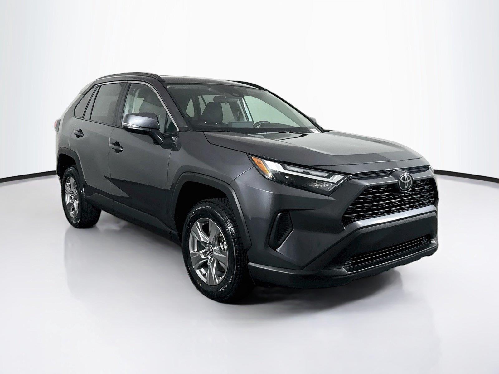 2025 Toyota RAV4 XLE photo 8