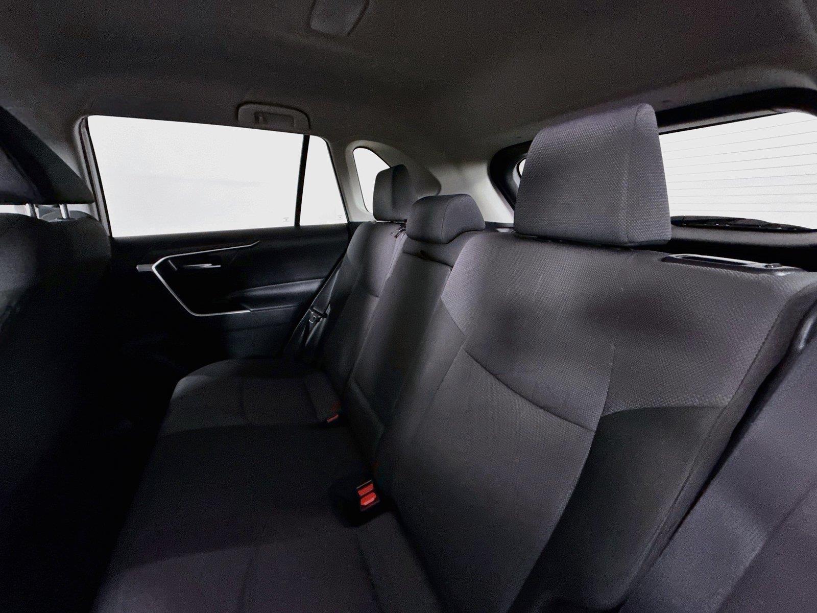 2025 Toyota RAV4 XLE photo 27