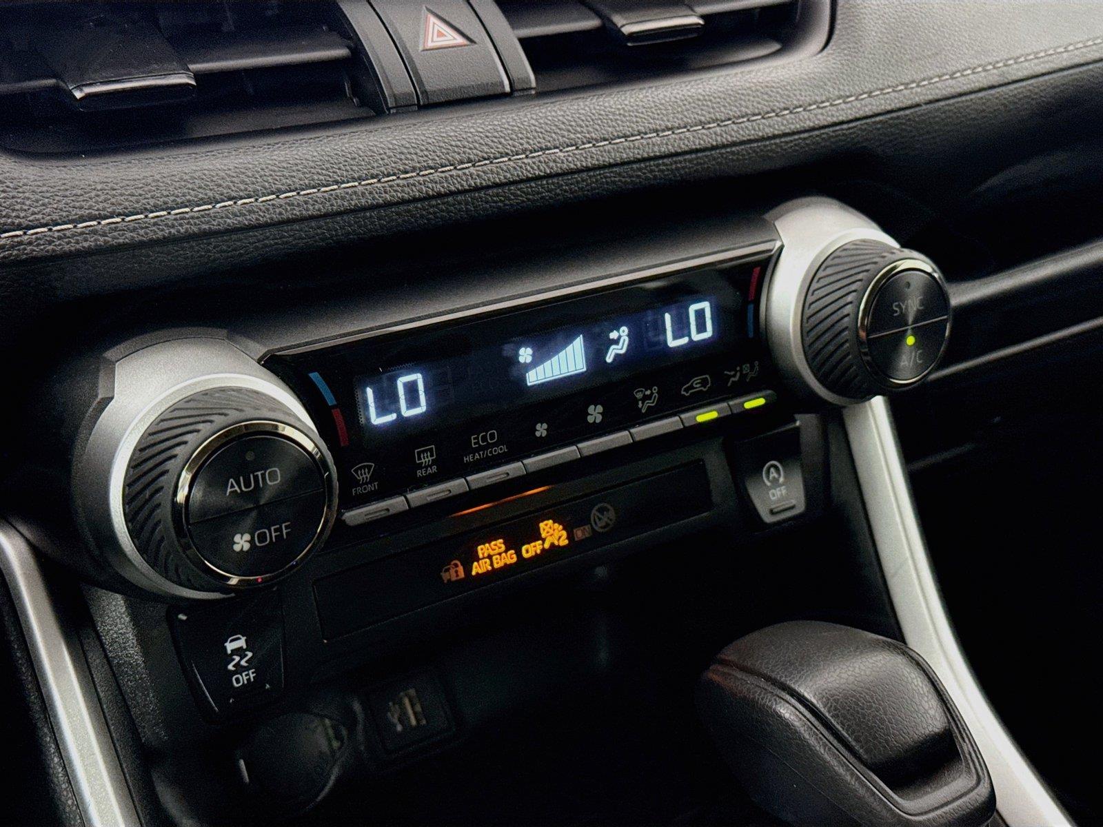2025 Toyota RAV4 XLE photo 23