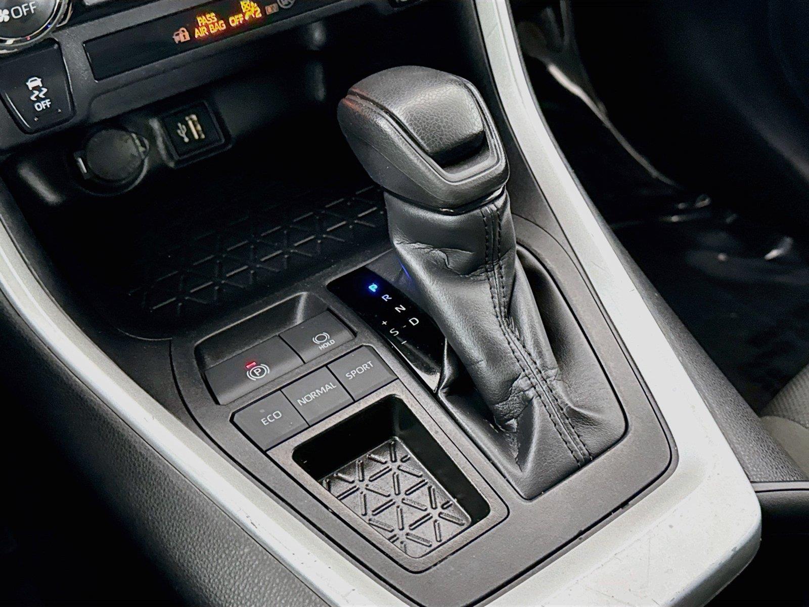 2025 Toyota RAV4 XLE photo 24