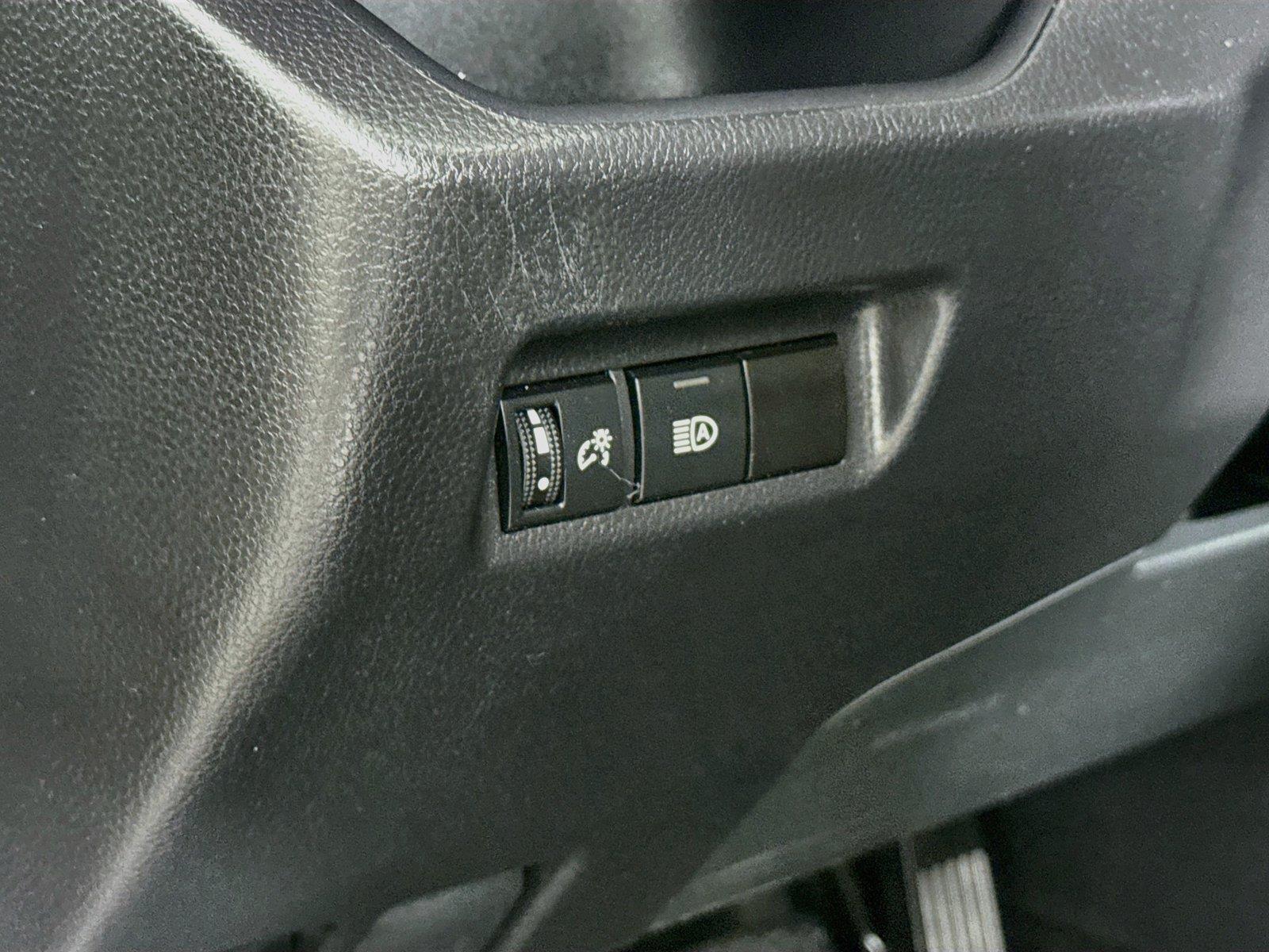 2025 Toyota RAV4 XLE photo 14