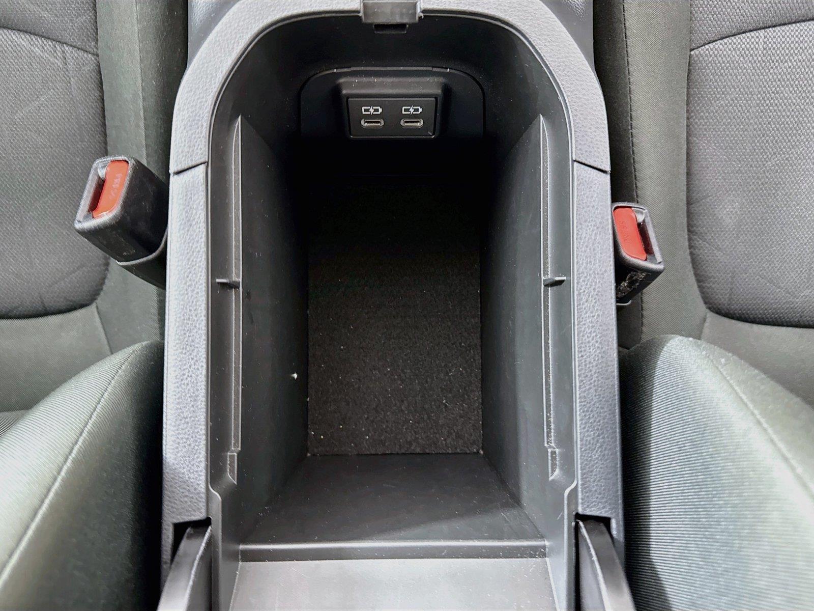 2025 Toyota RAV4 XLE photo 30